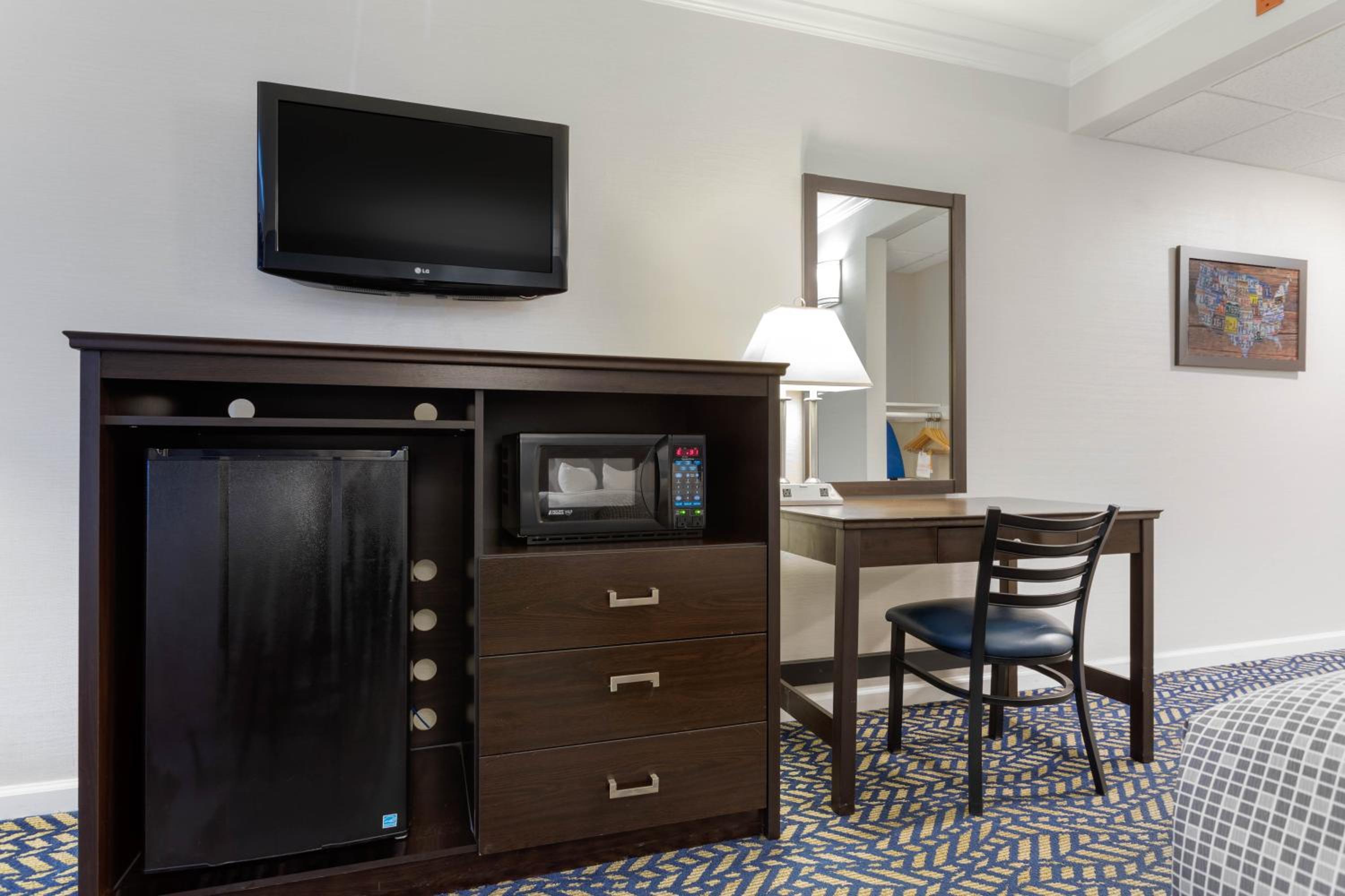 Double Room with Two Double Beds - Accessible/Non-Smoking - Photo 1