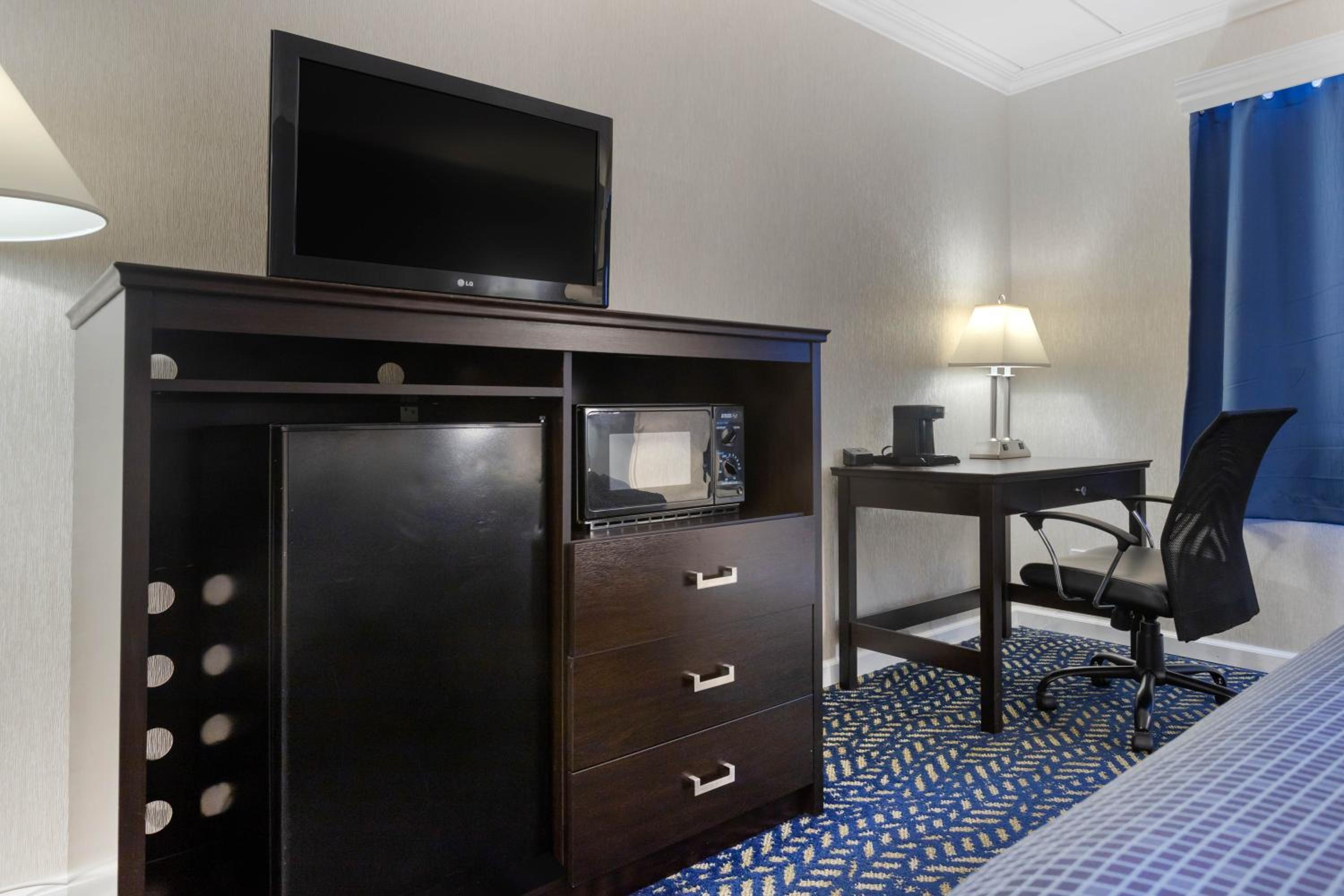 King Room - Accessible/Non-Smoking - Photo 3
