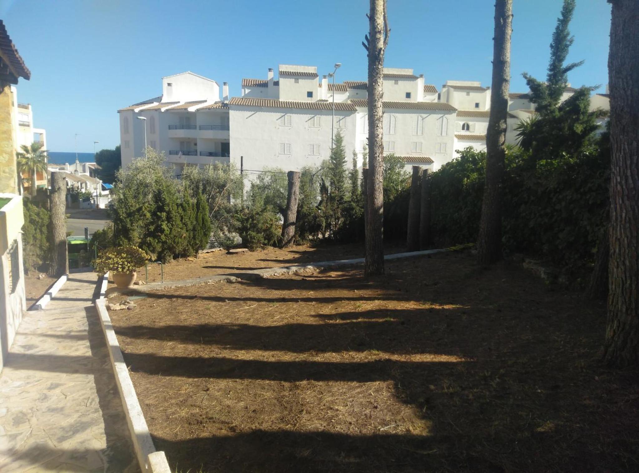 Five-Bedroom House - Photo 13