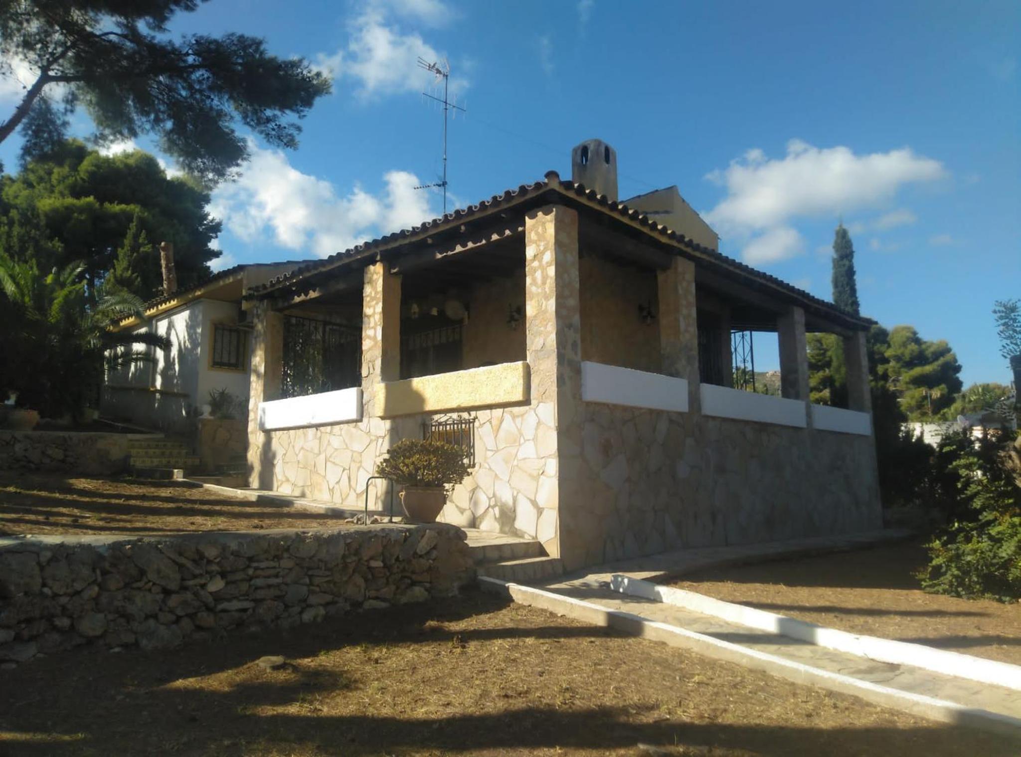 Five-Bedroom House - Photo 47