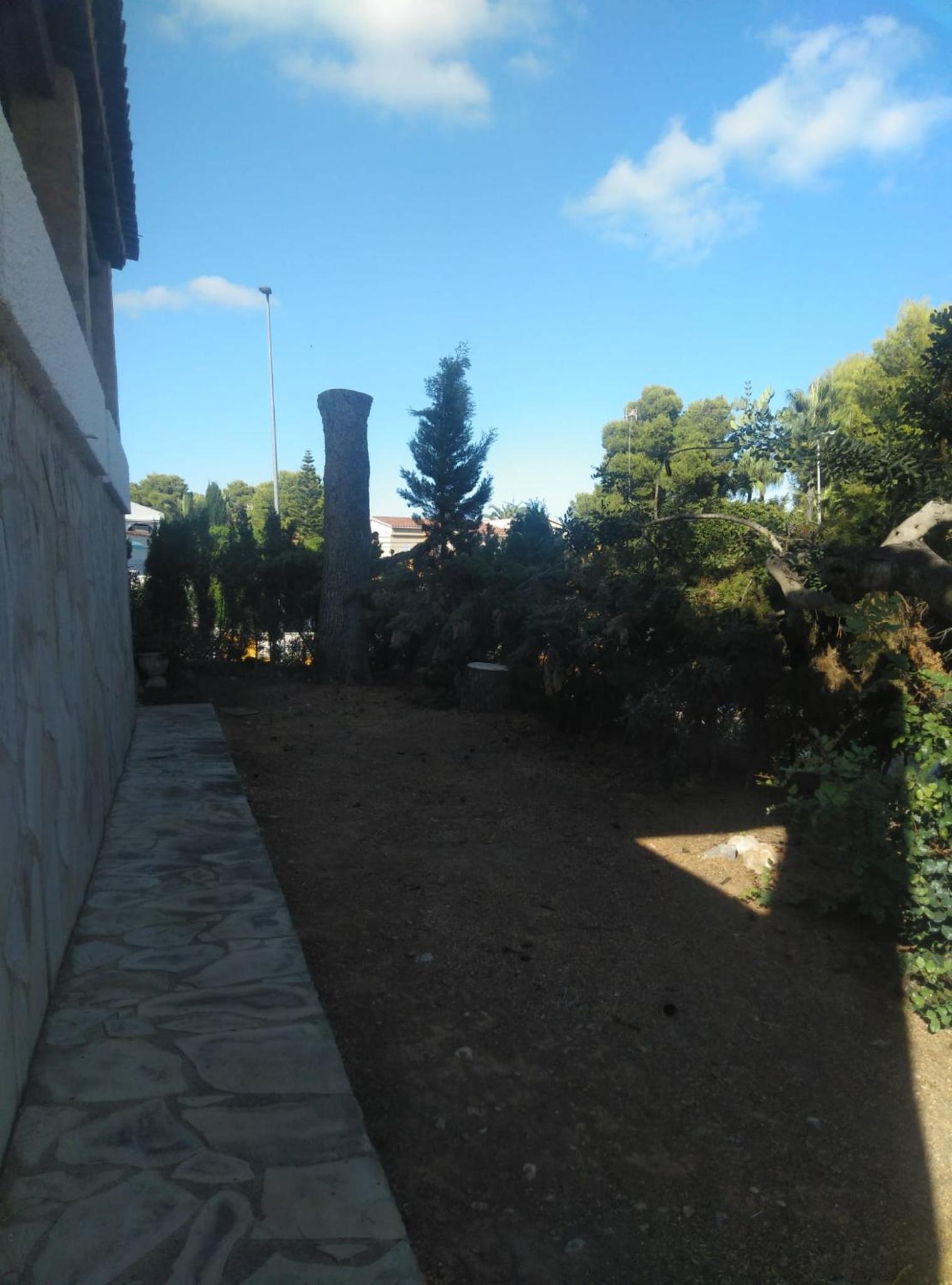 Five-Bedroom House - Photo 14