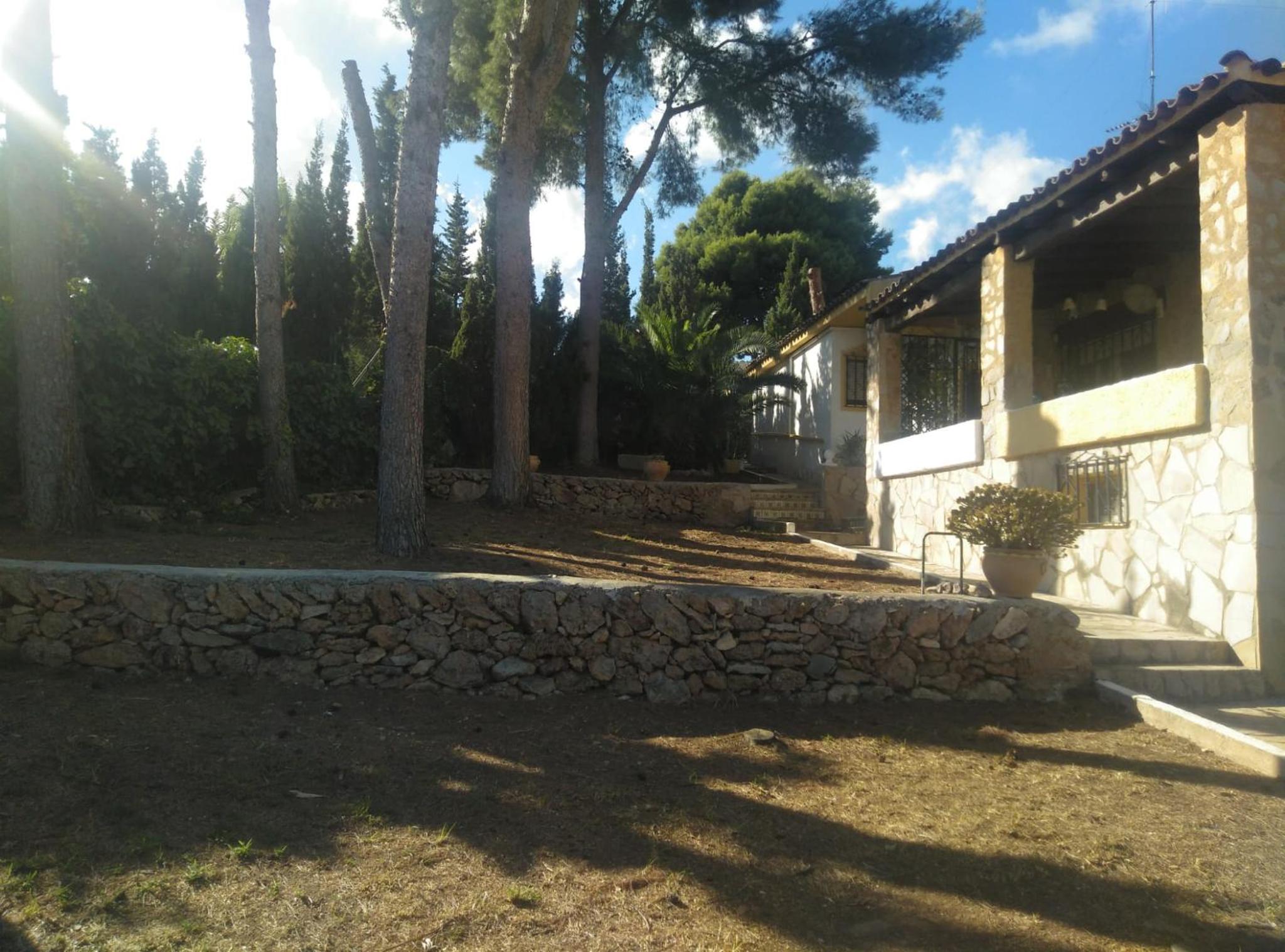 Five-Bedroom House - Photo 16
