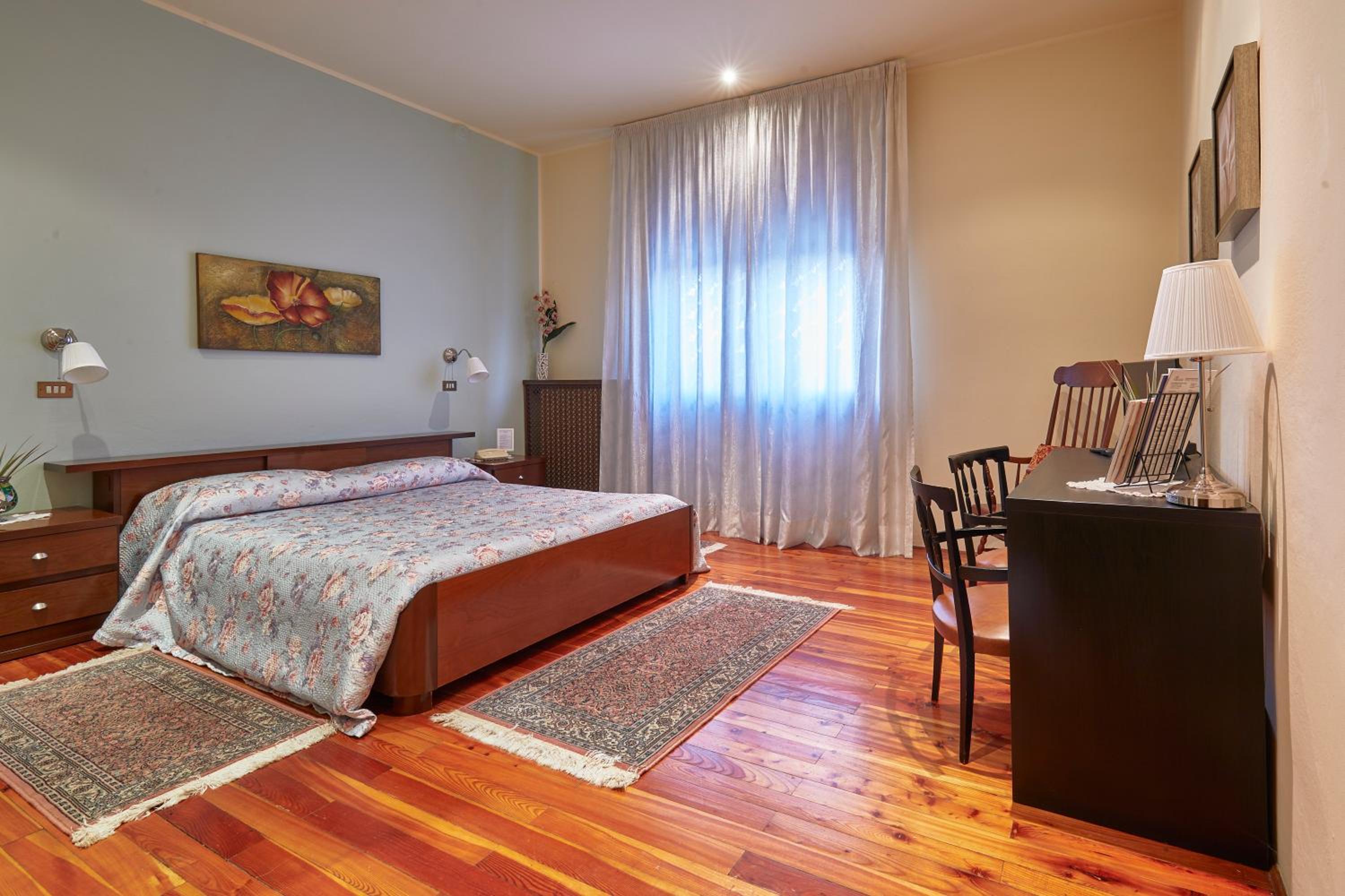 Deluxe Double Room with Bath photo 2