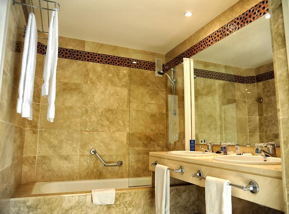 Superior Double or Twin Room (2 Adults + 3 Children) - Photo 4
