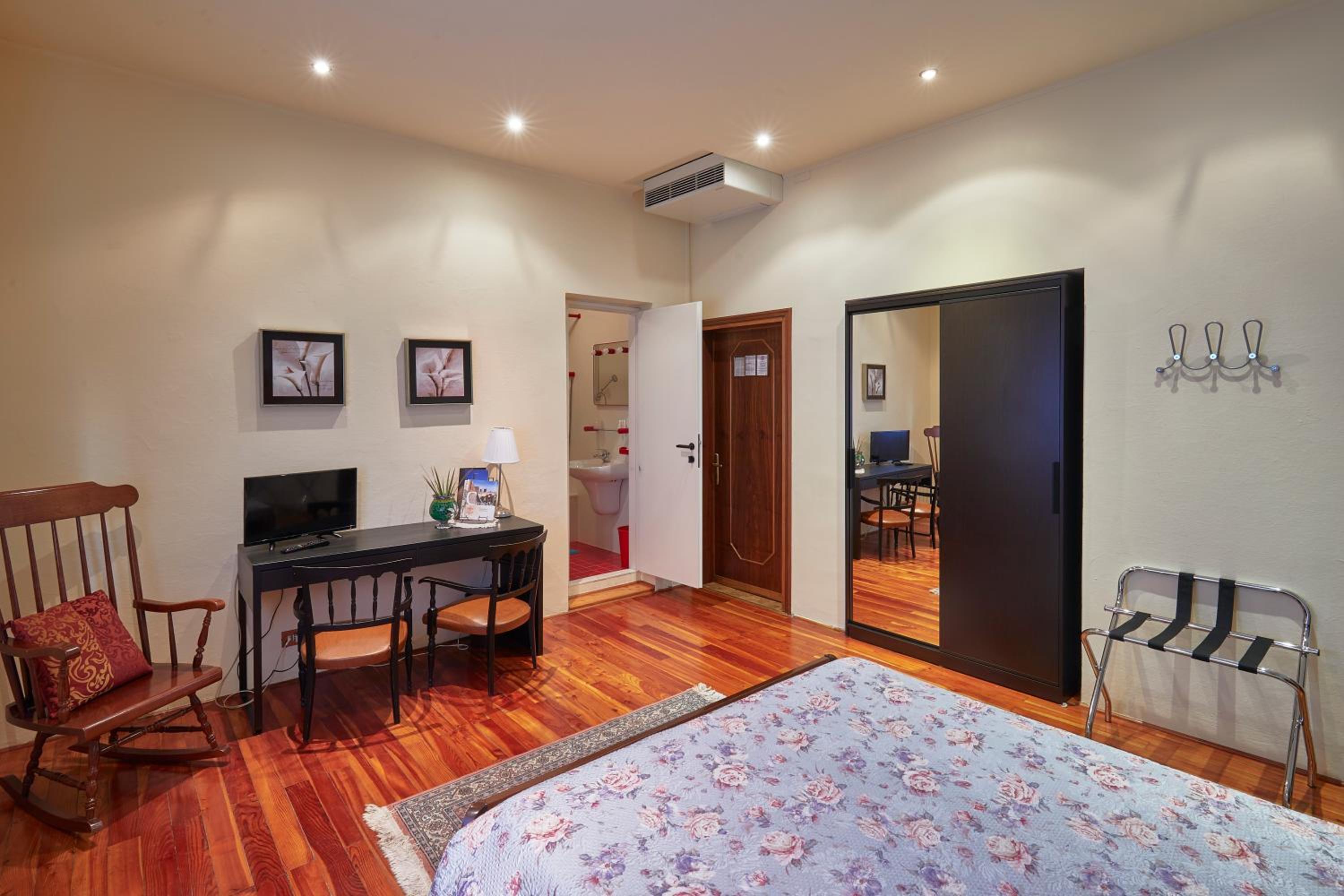 Deluxe Double Room with Bath photo 1