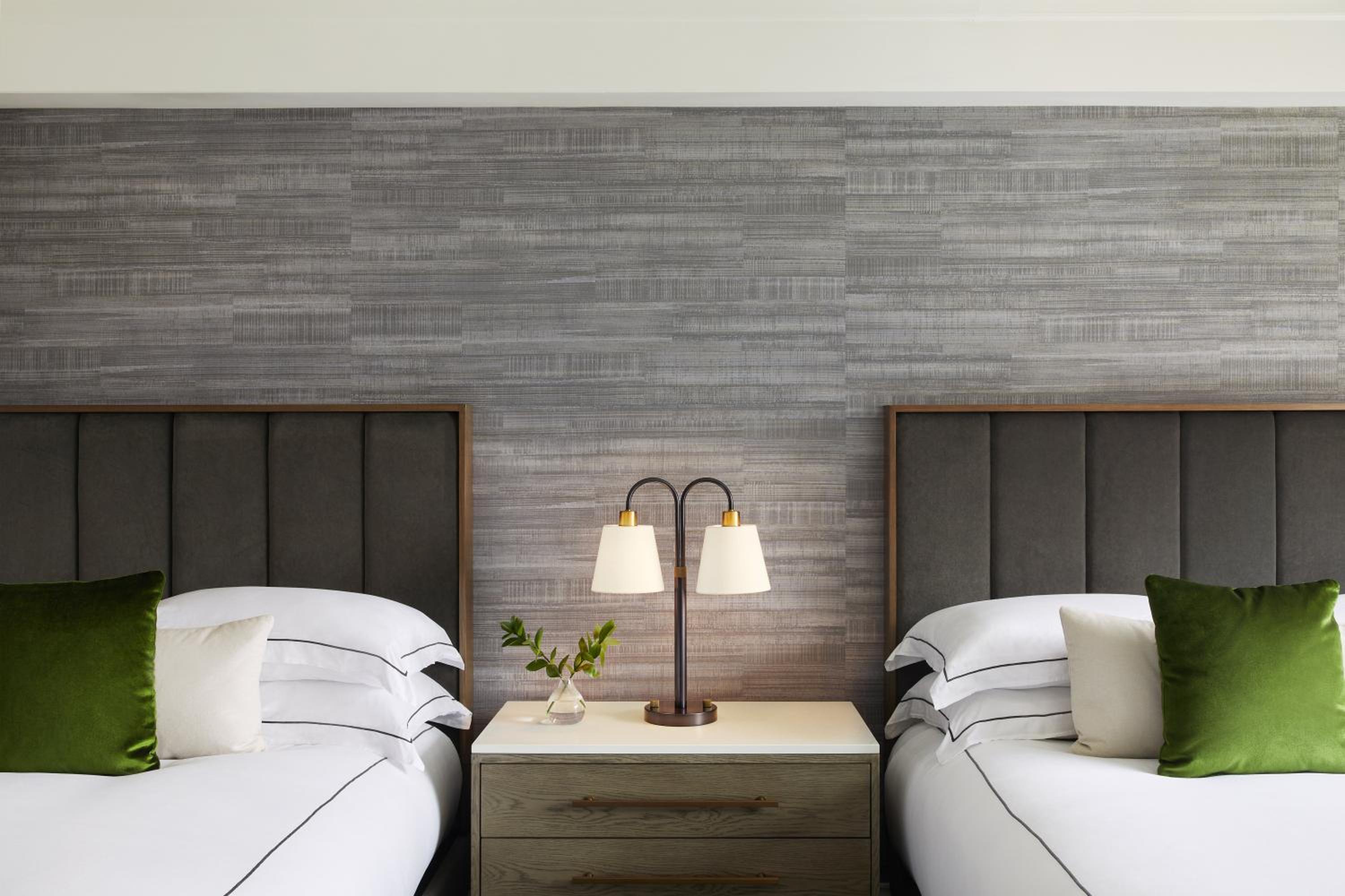 Essential Queen Room with Two Queen Beds and Courtyard View - Photo 4