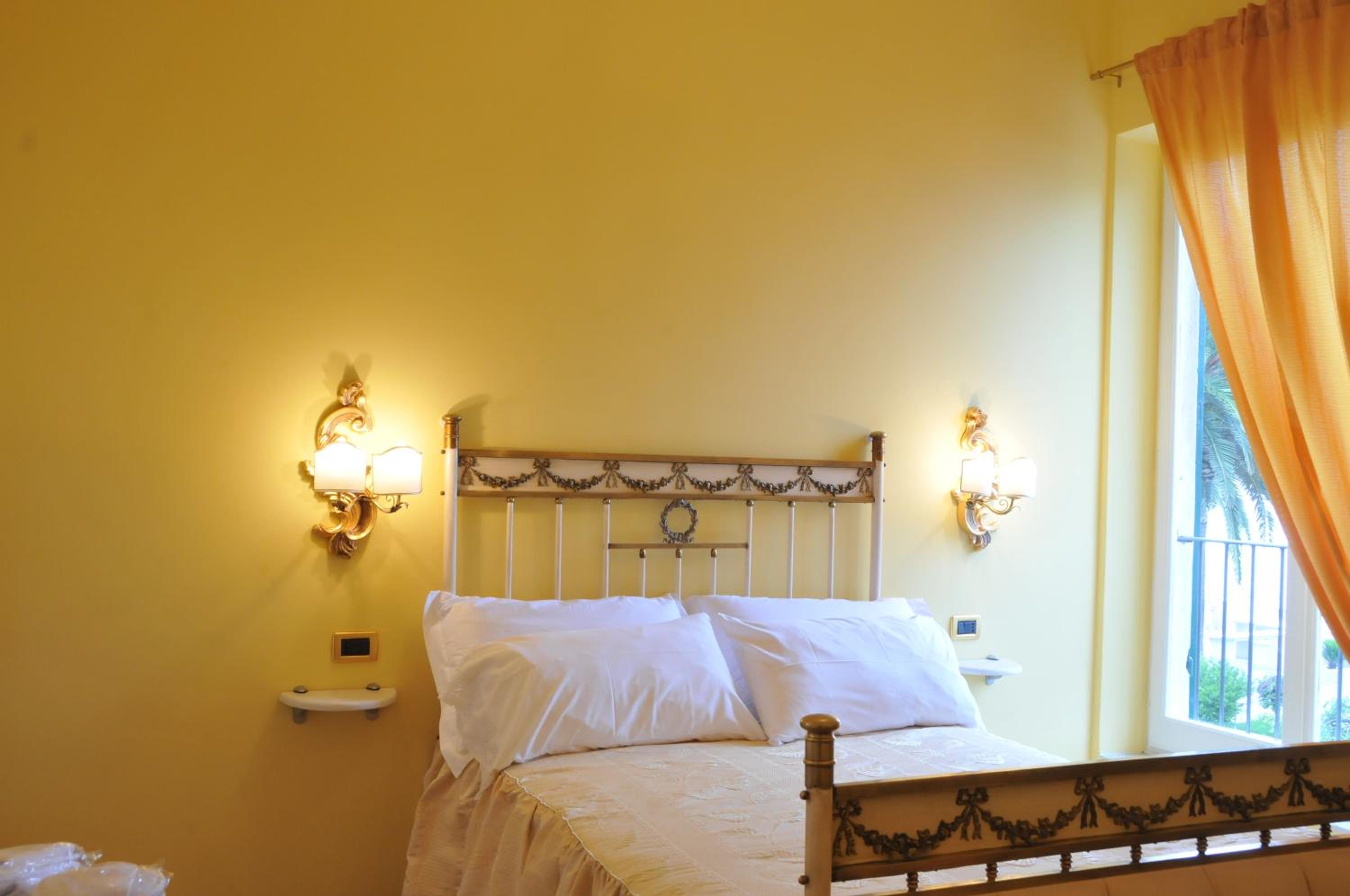 Standard Double Room photo 3