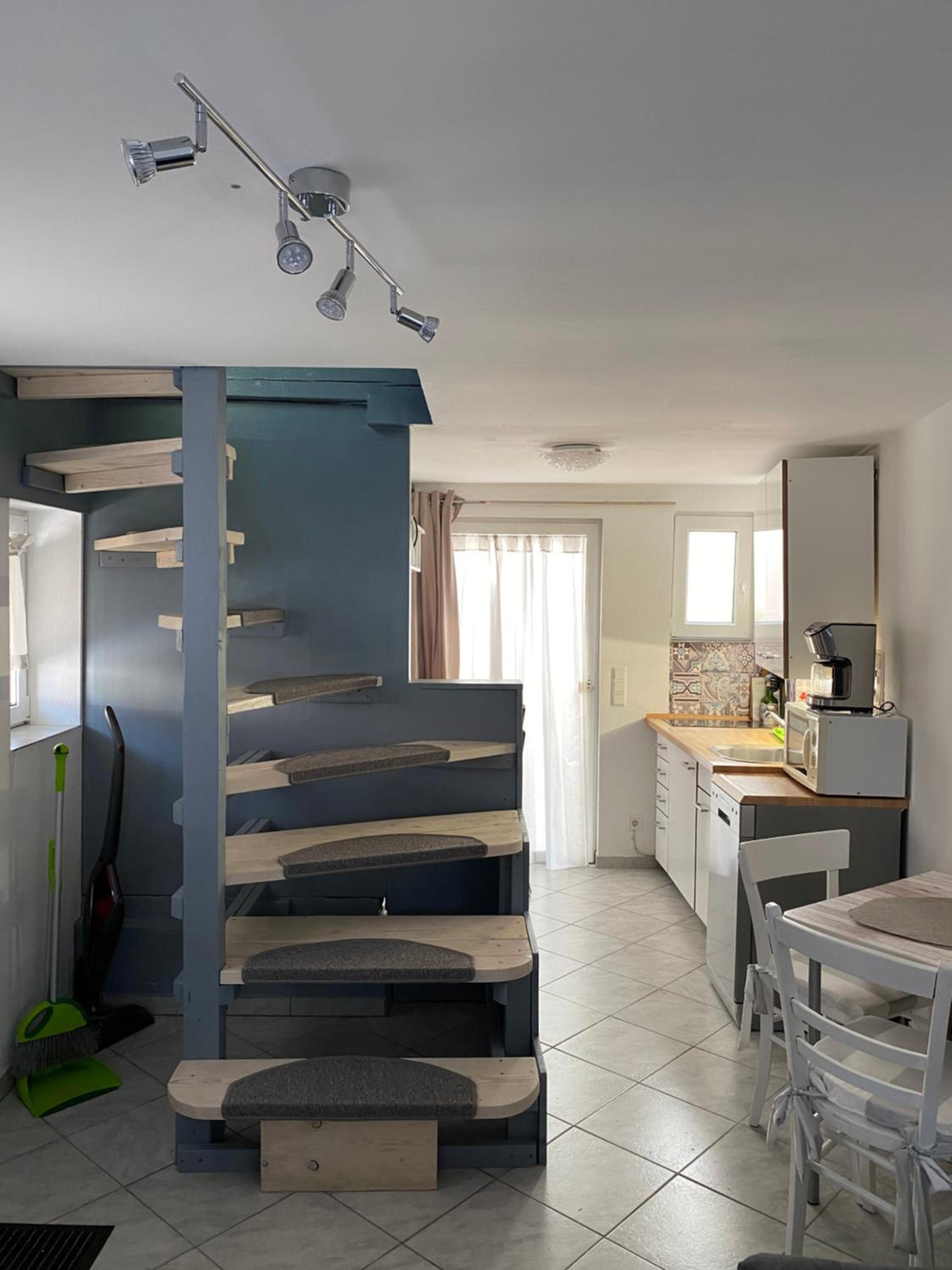 Studio - Split Level - Photo 9