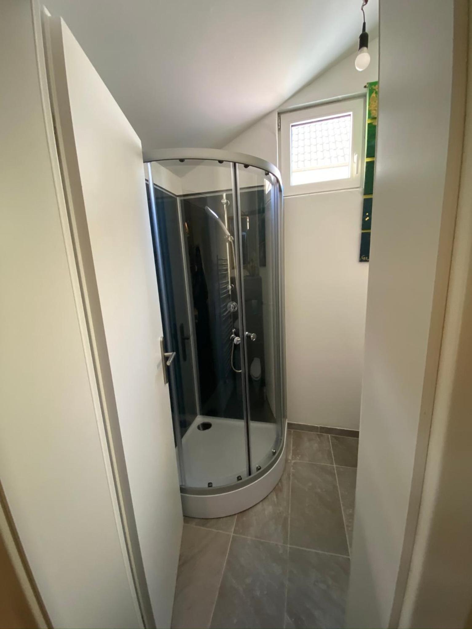 Studio - Split Level - Photo 8