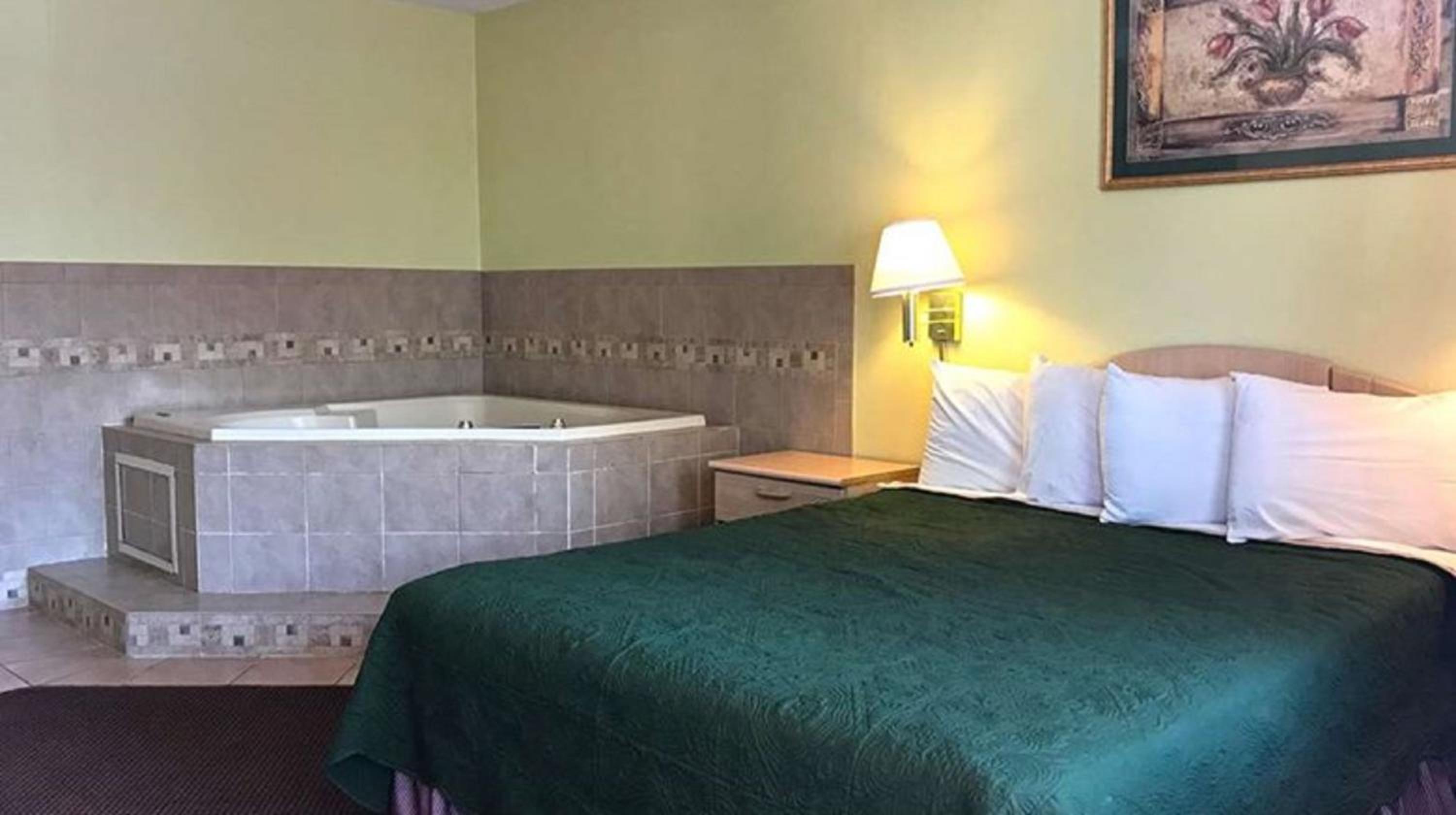 Queen Room with Spa Bath photo 1