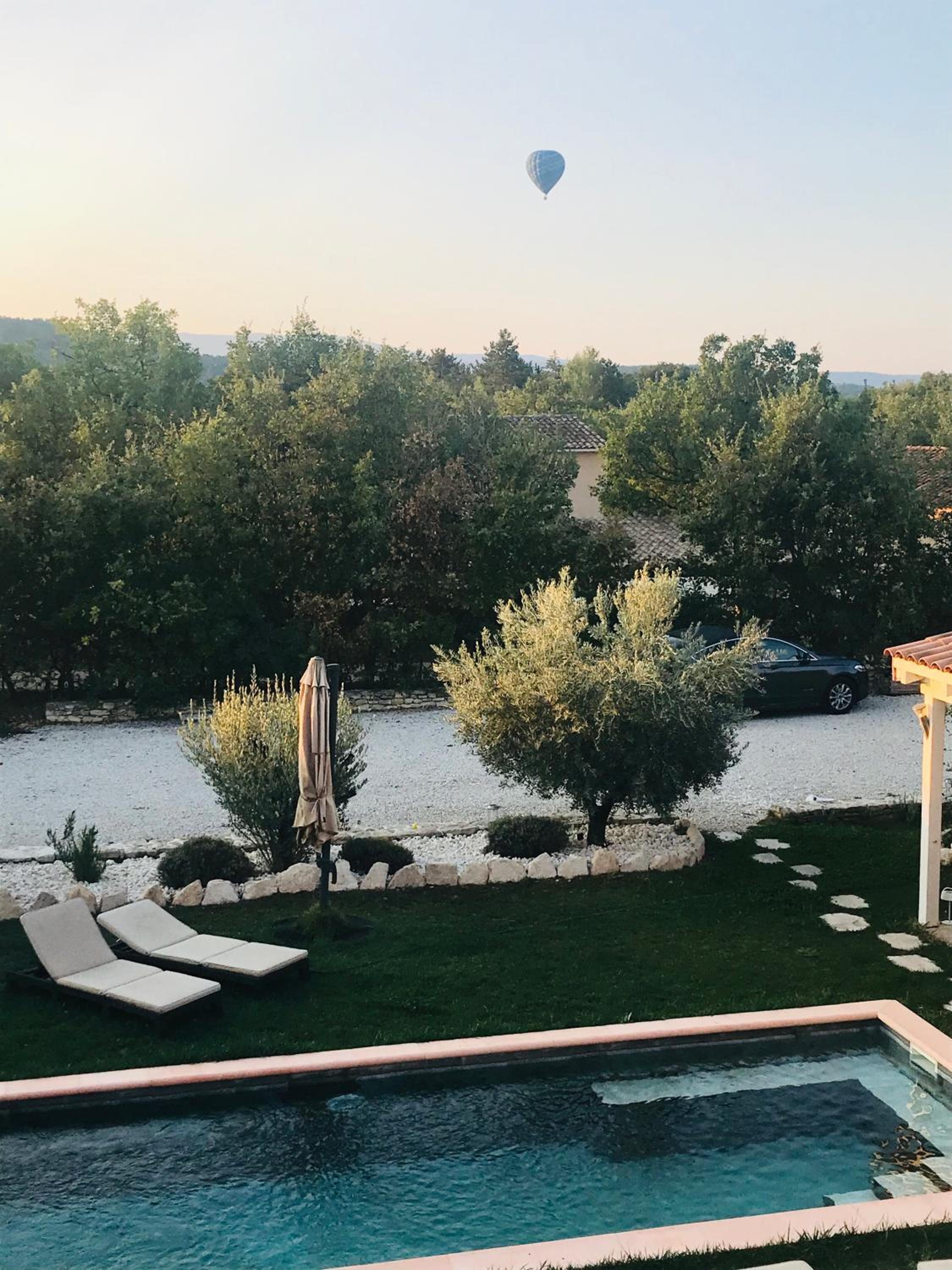 Suite with Pool View - Photo 7
