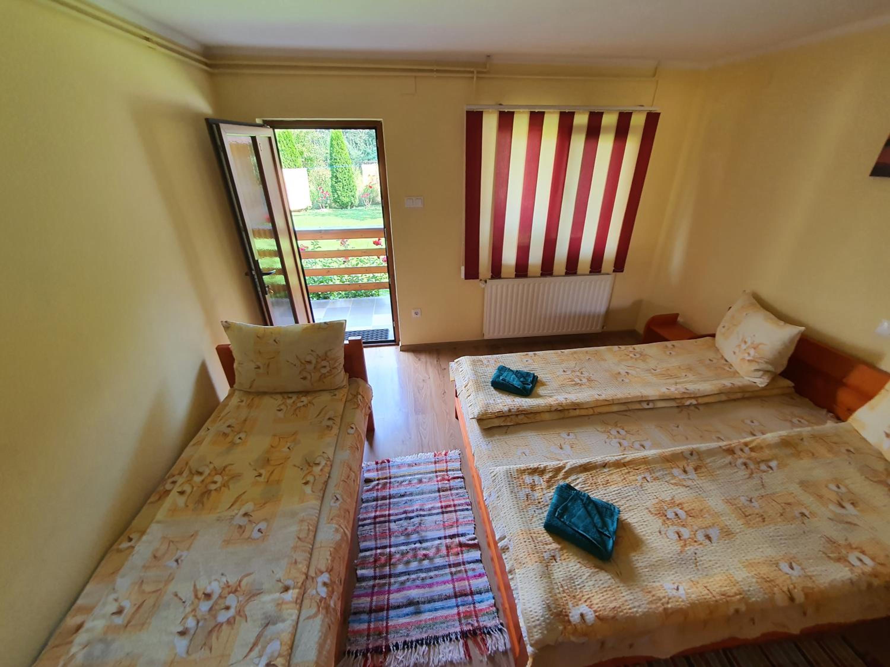 Deluxe Room (2 Adults + 1 Child) photo 3