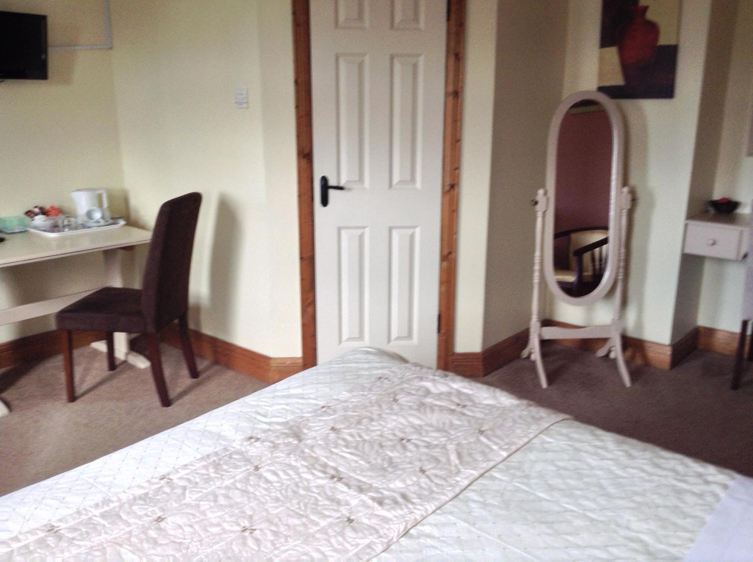 Double Room - Photo 7