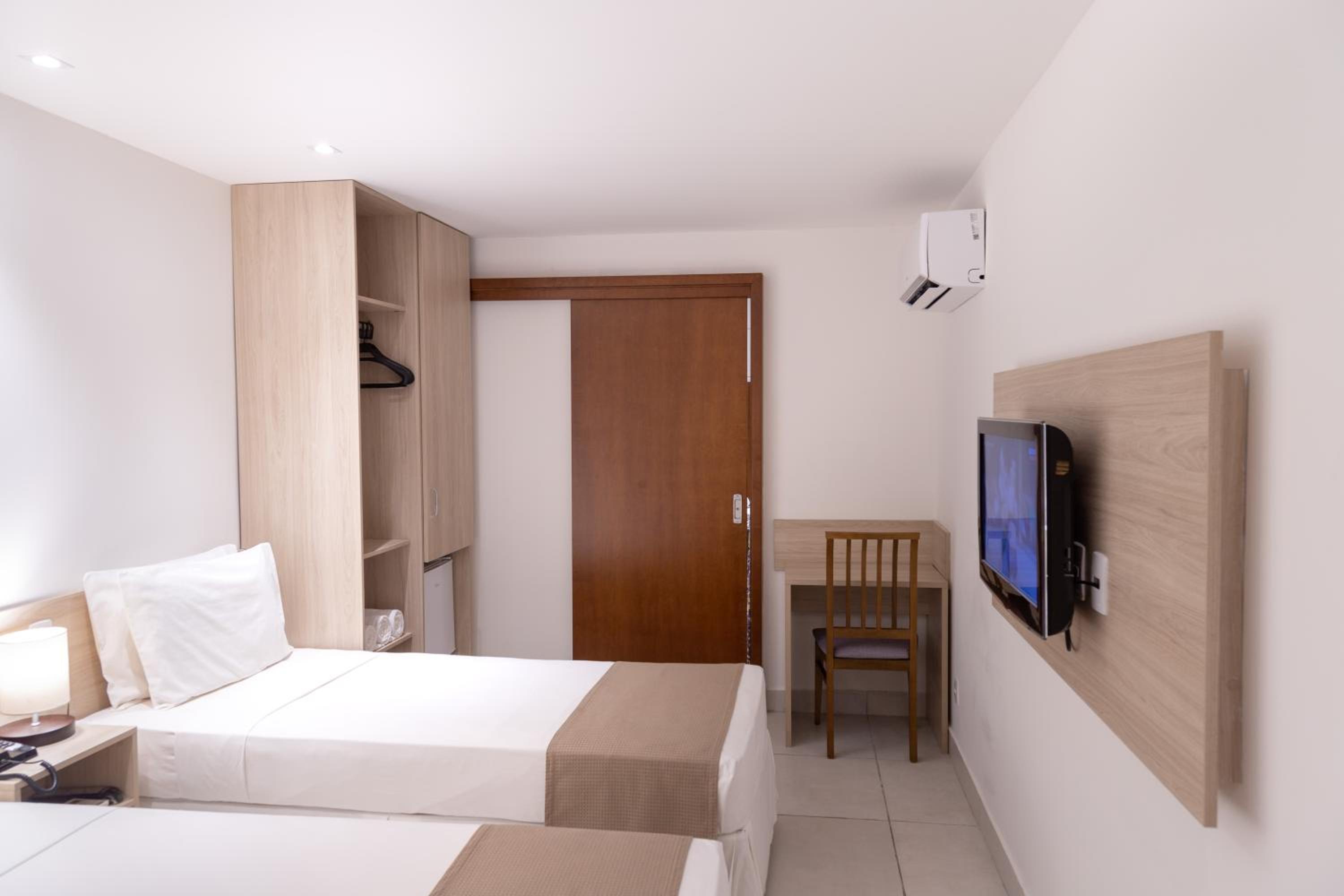 Deluxe Twin Room photo 3