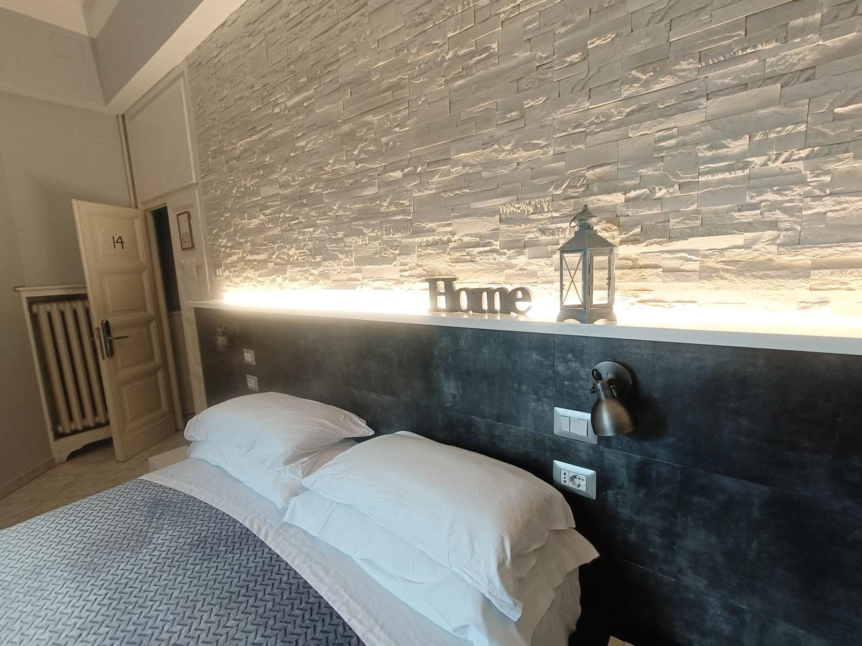 Double Room with Private Bathroom photo 1