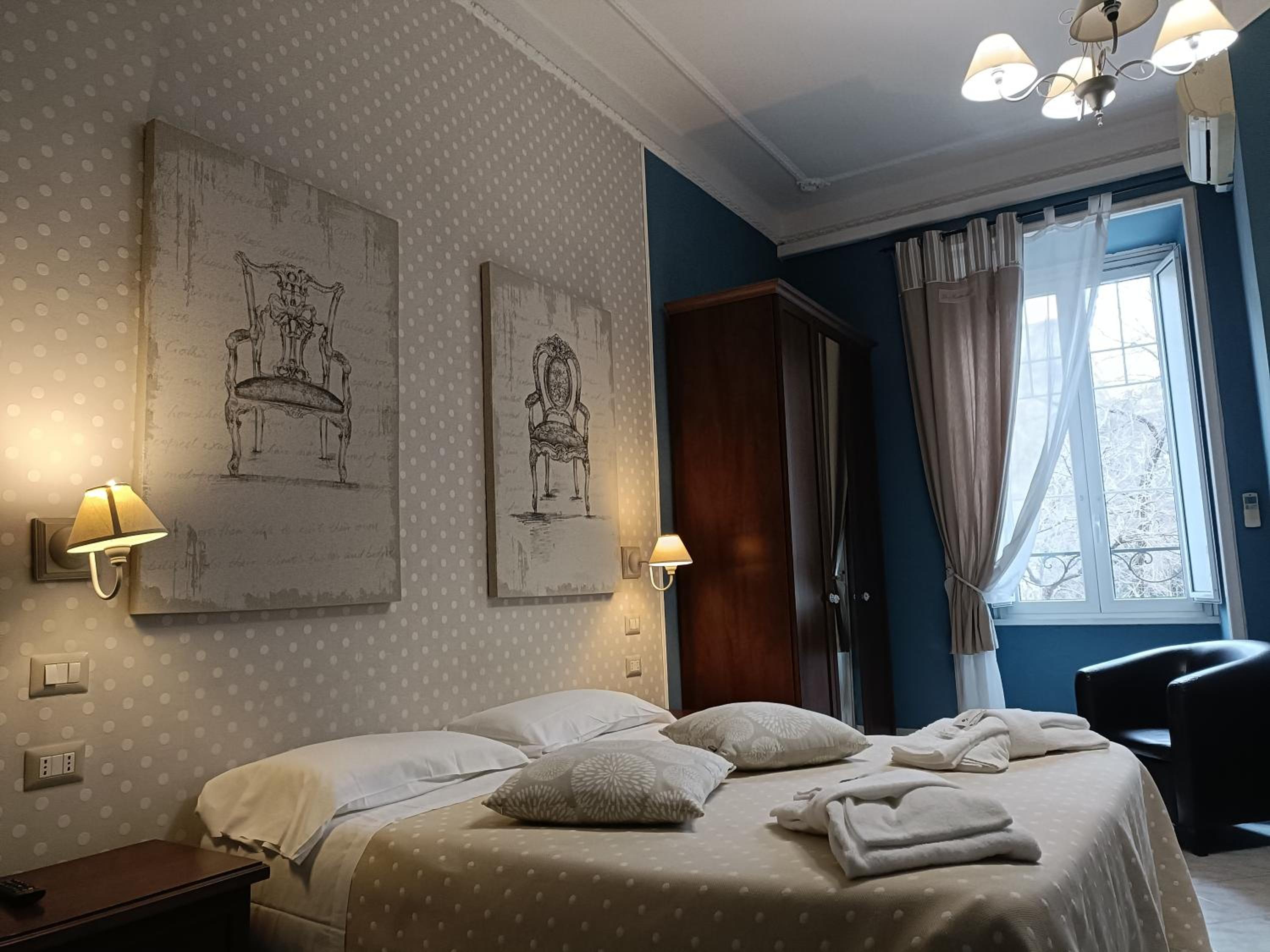 Double Room with Private Bathroom photo 2