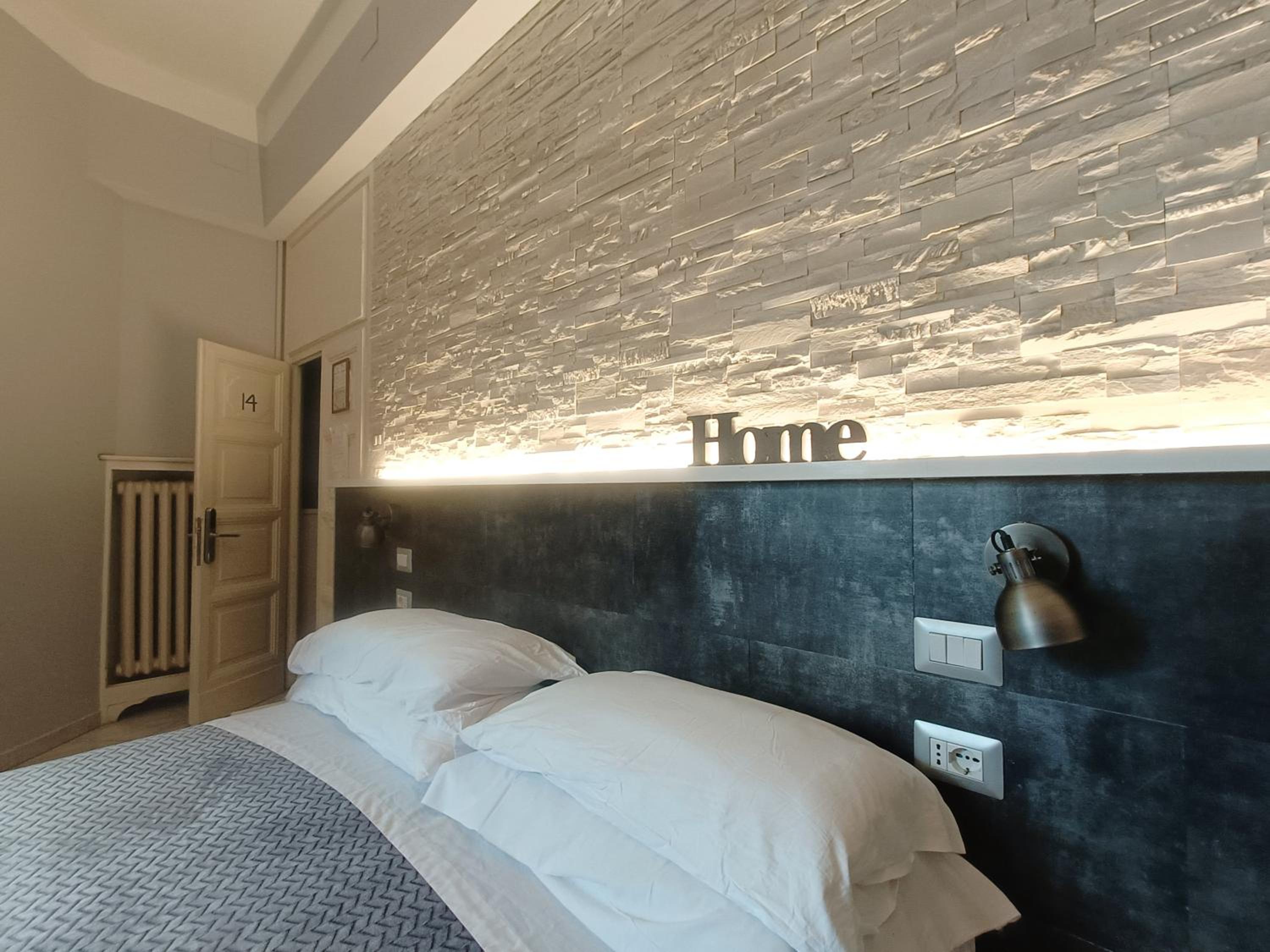 Double Room with Private Bathroom photo 3
