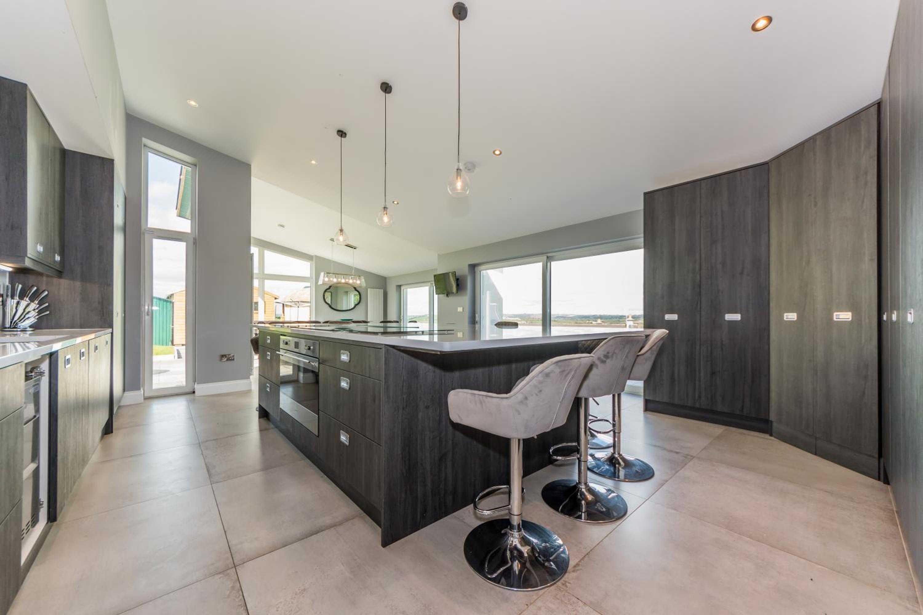 Five-Bedroom House - Photo 78