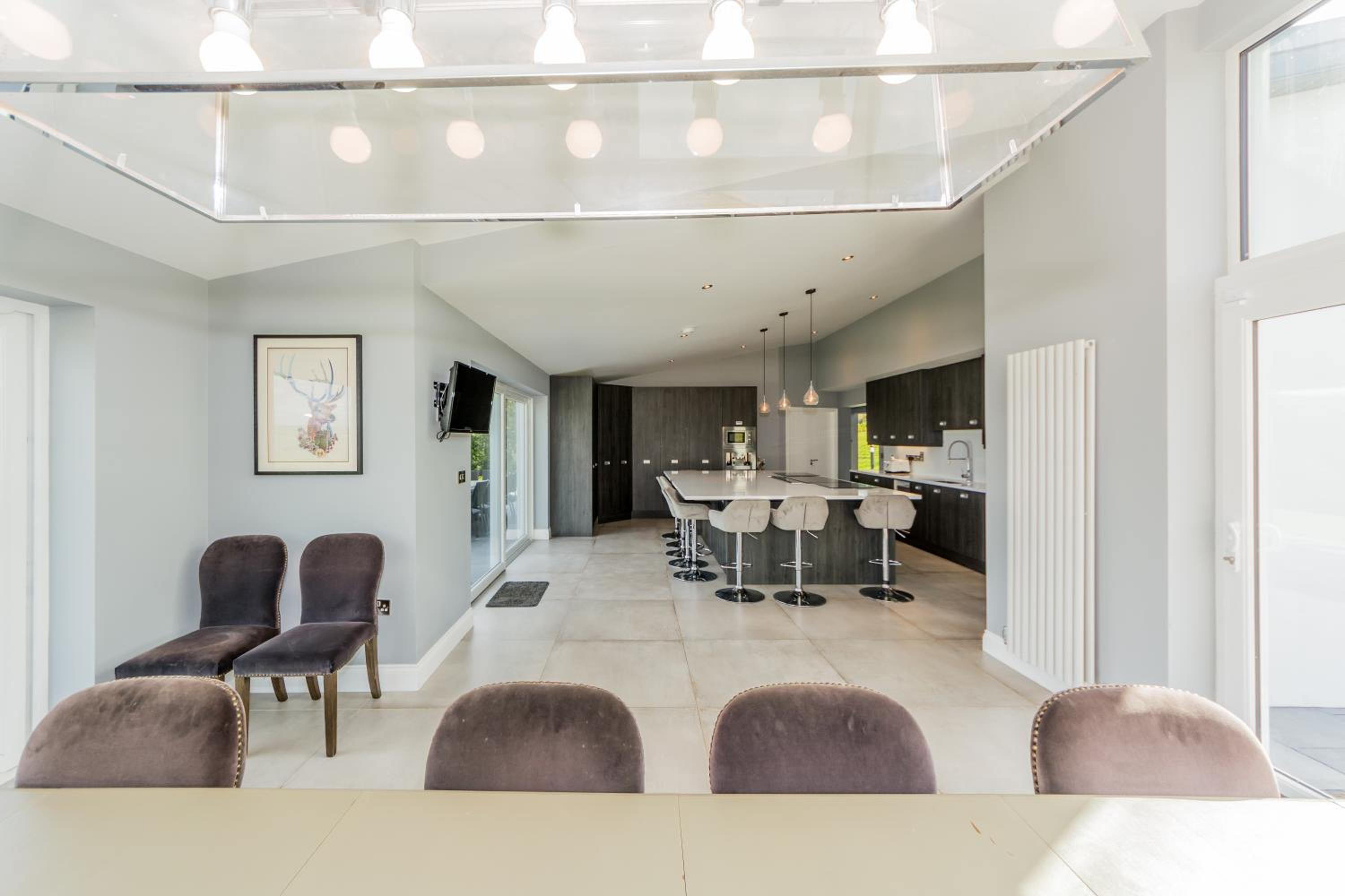 Five-Bedroom House - Photo 10