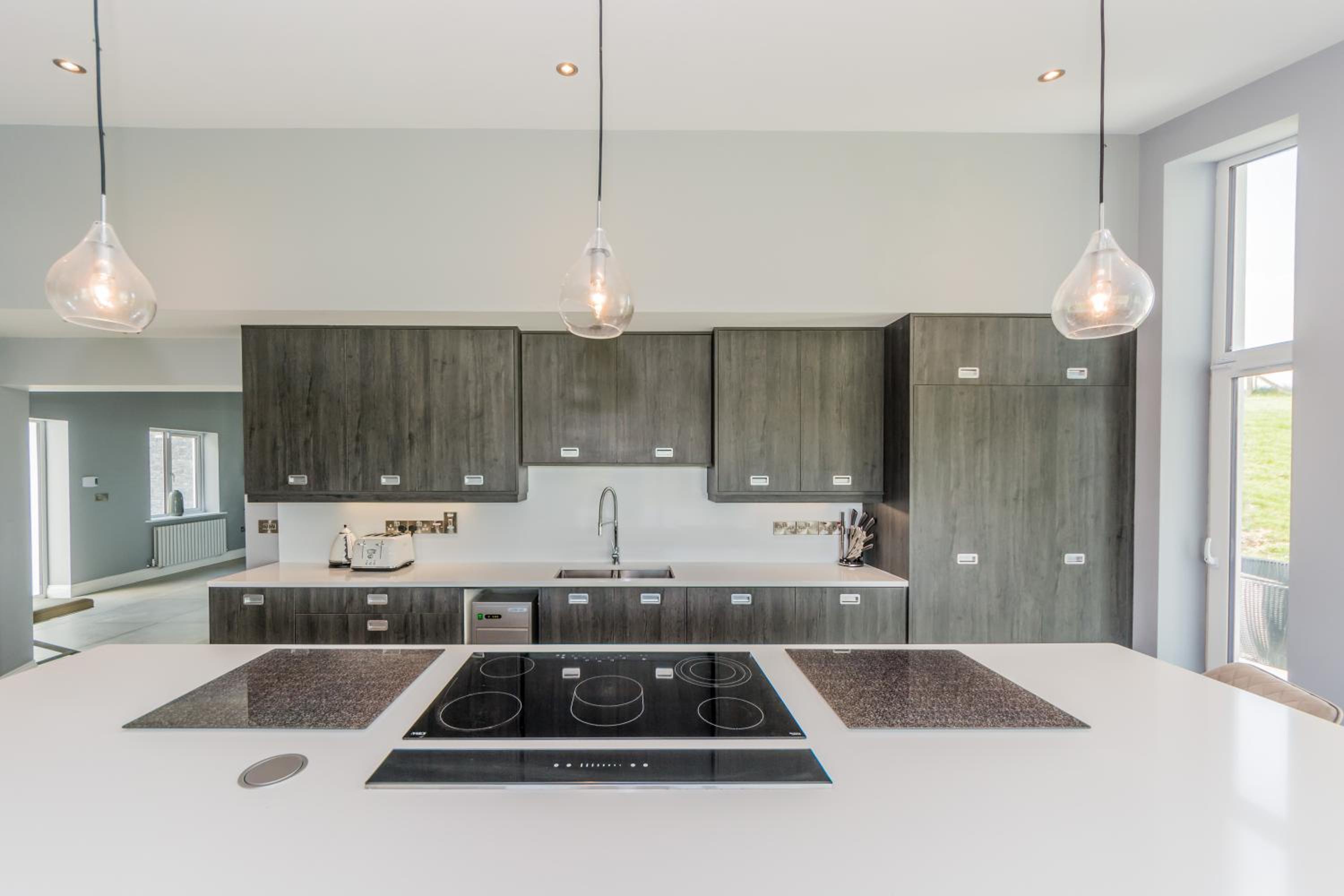 Five-Bedroom House - Photo 9