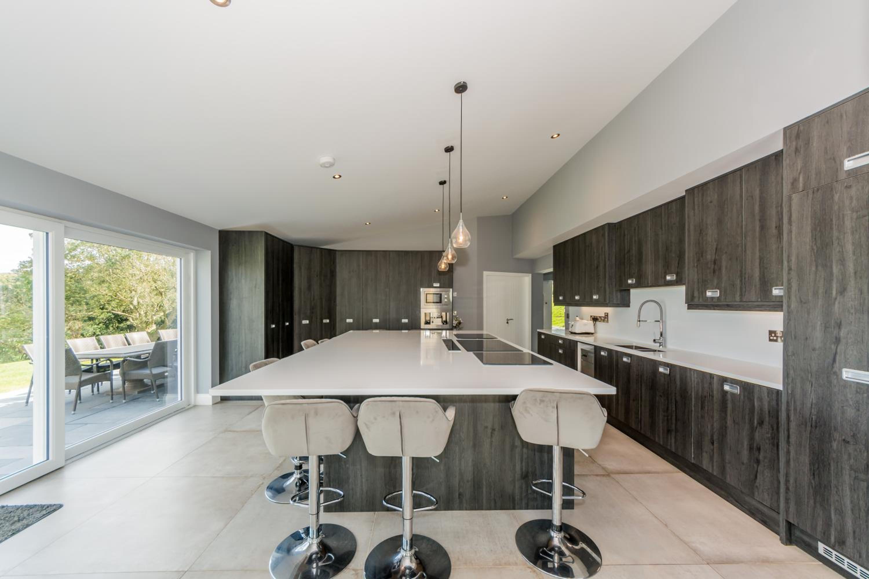 Five-Bedroom House - Photo 46