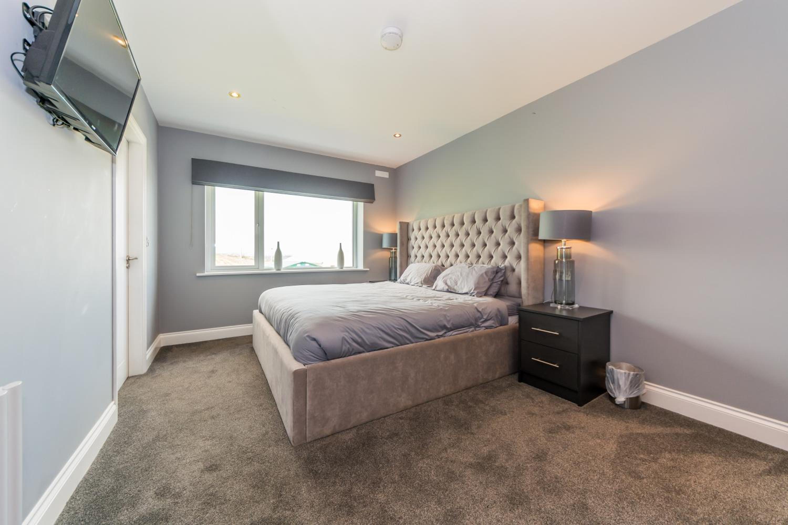 Five-Bedroom House - Photo 72