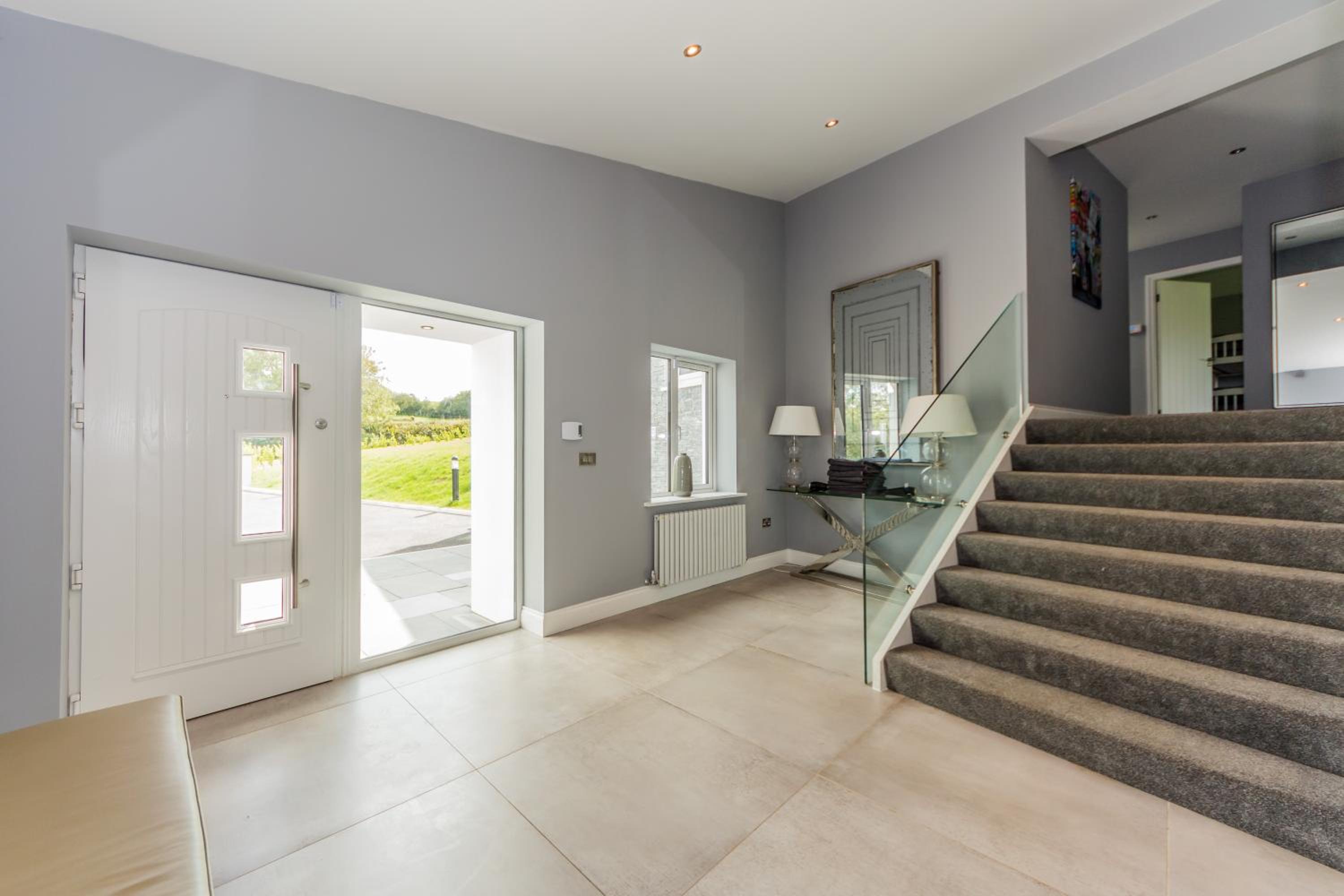 Five-Bedroom House - Photo 68