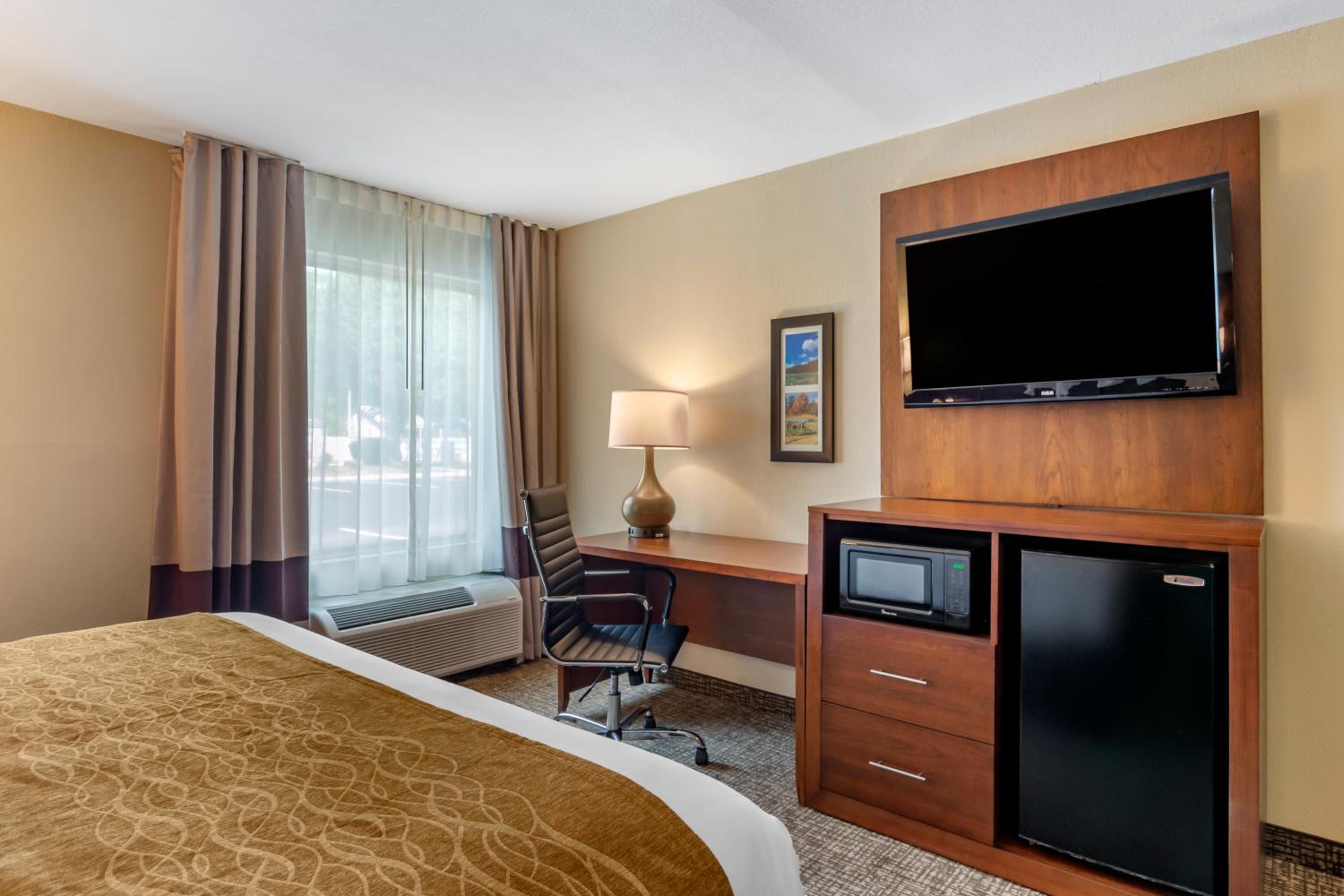 King Room - Non-Smoking - Photo 2
