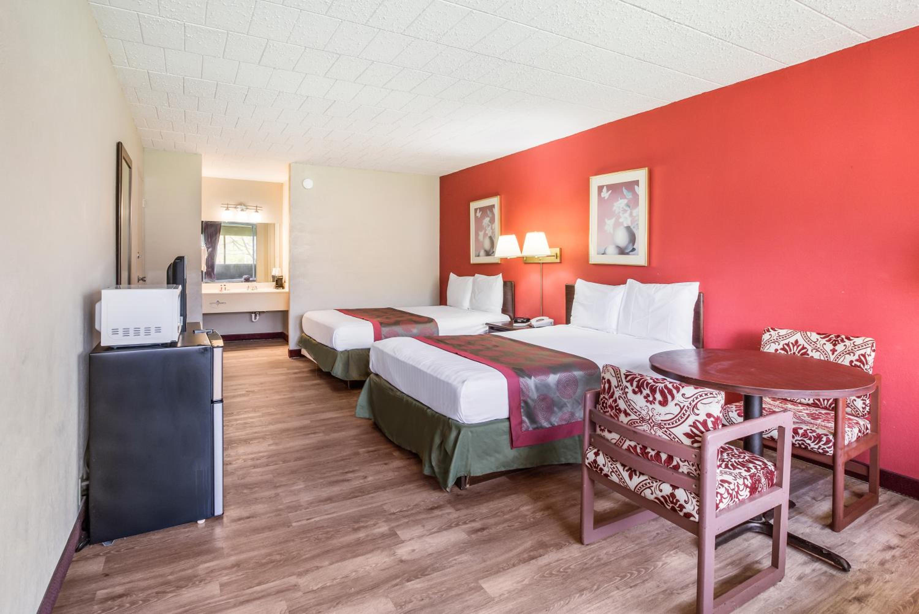 Double Room with Two Double Beds - Non-Smoking - Photo 1