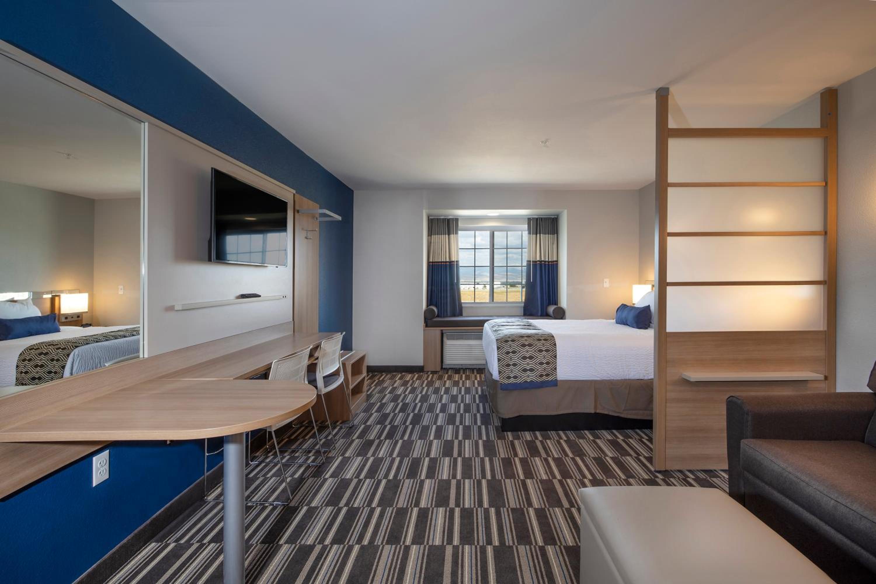 Studio Suite with One Queen Bed - East View - Non-Smoking - Photo 2