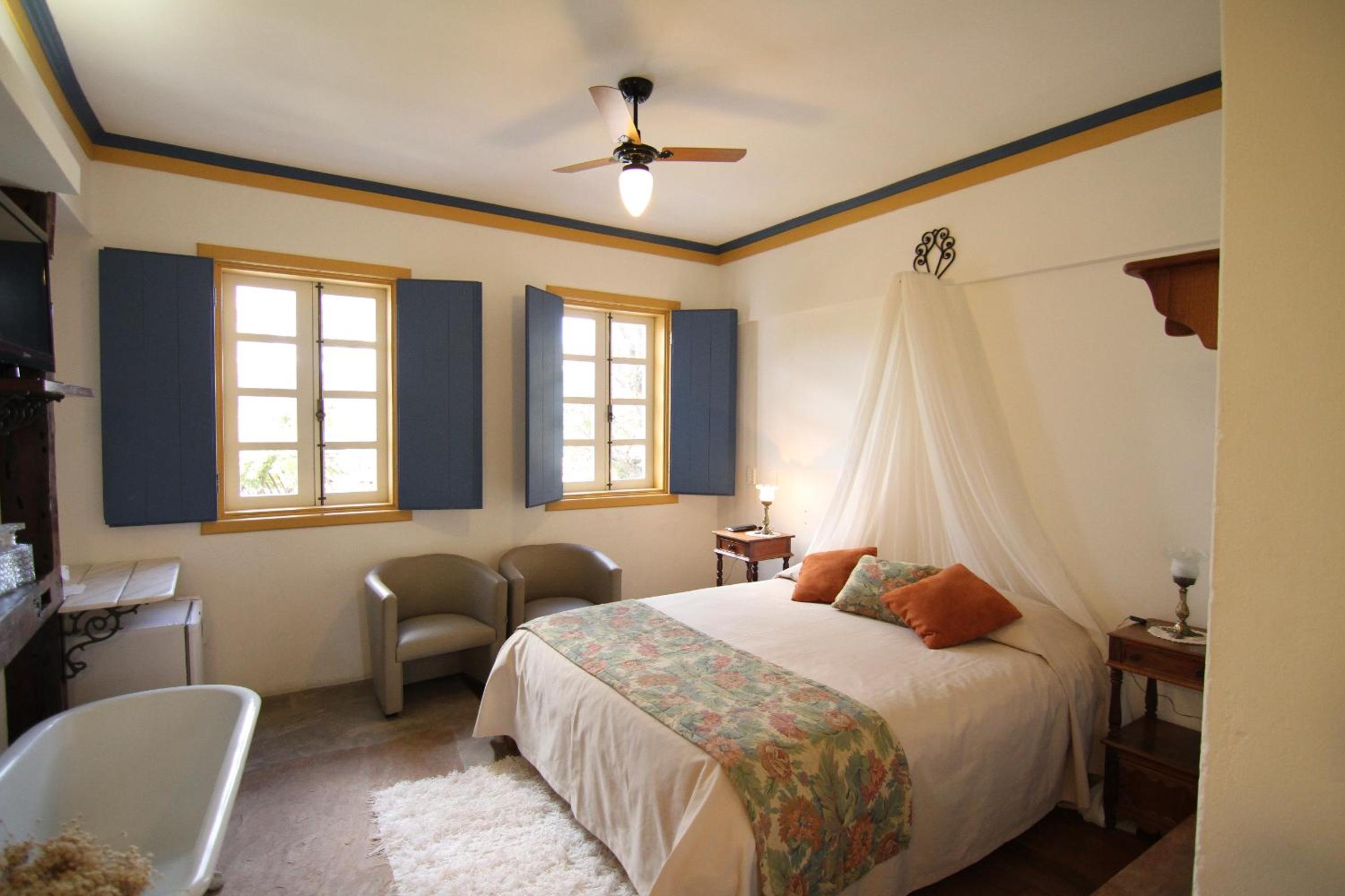 Deluxe Double Room with Bath - Photo 5