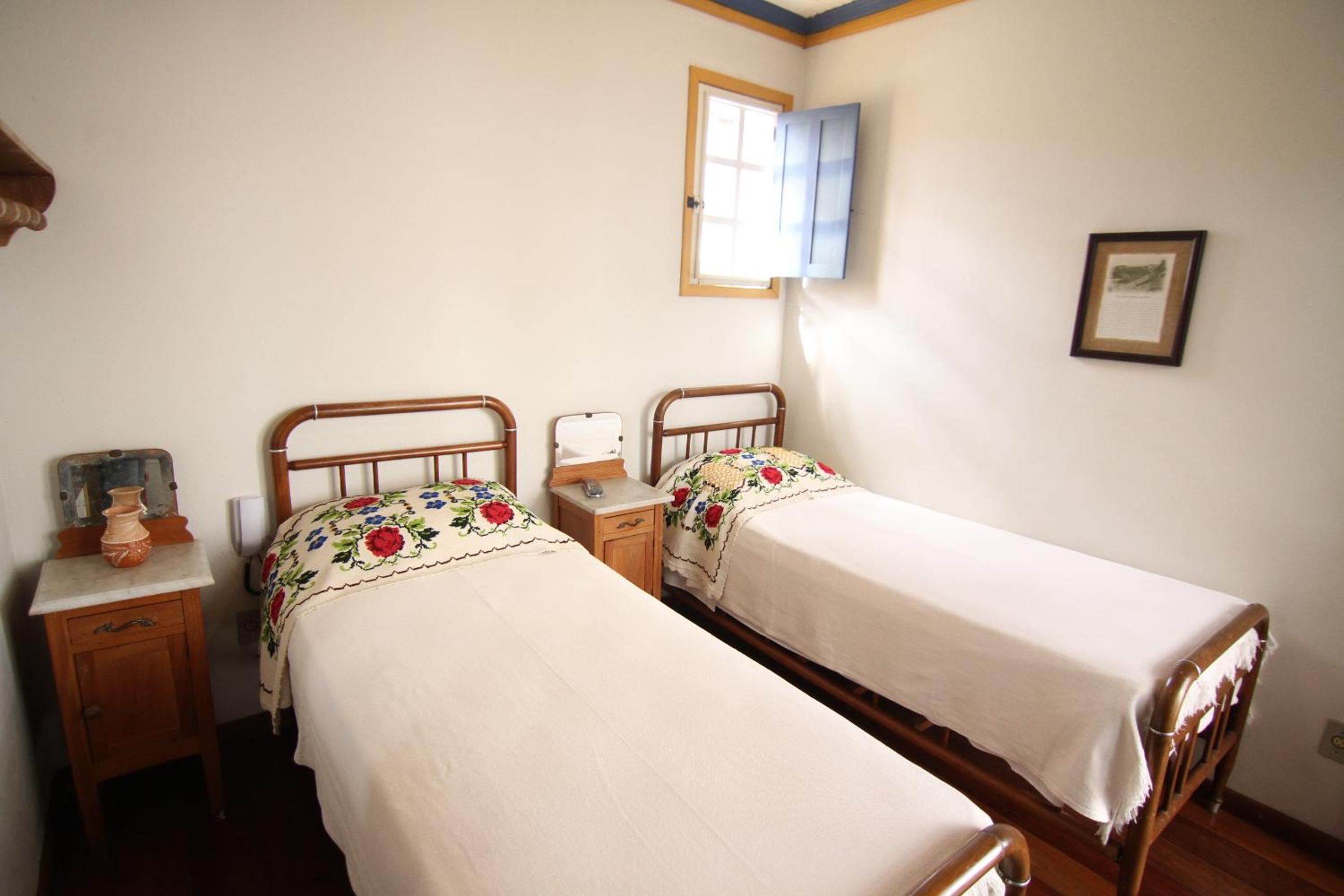 Standard Twin Room - Photo 2