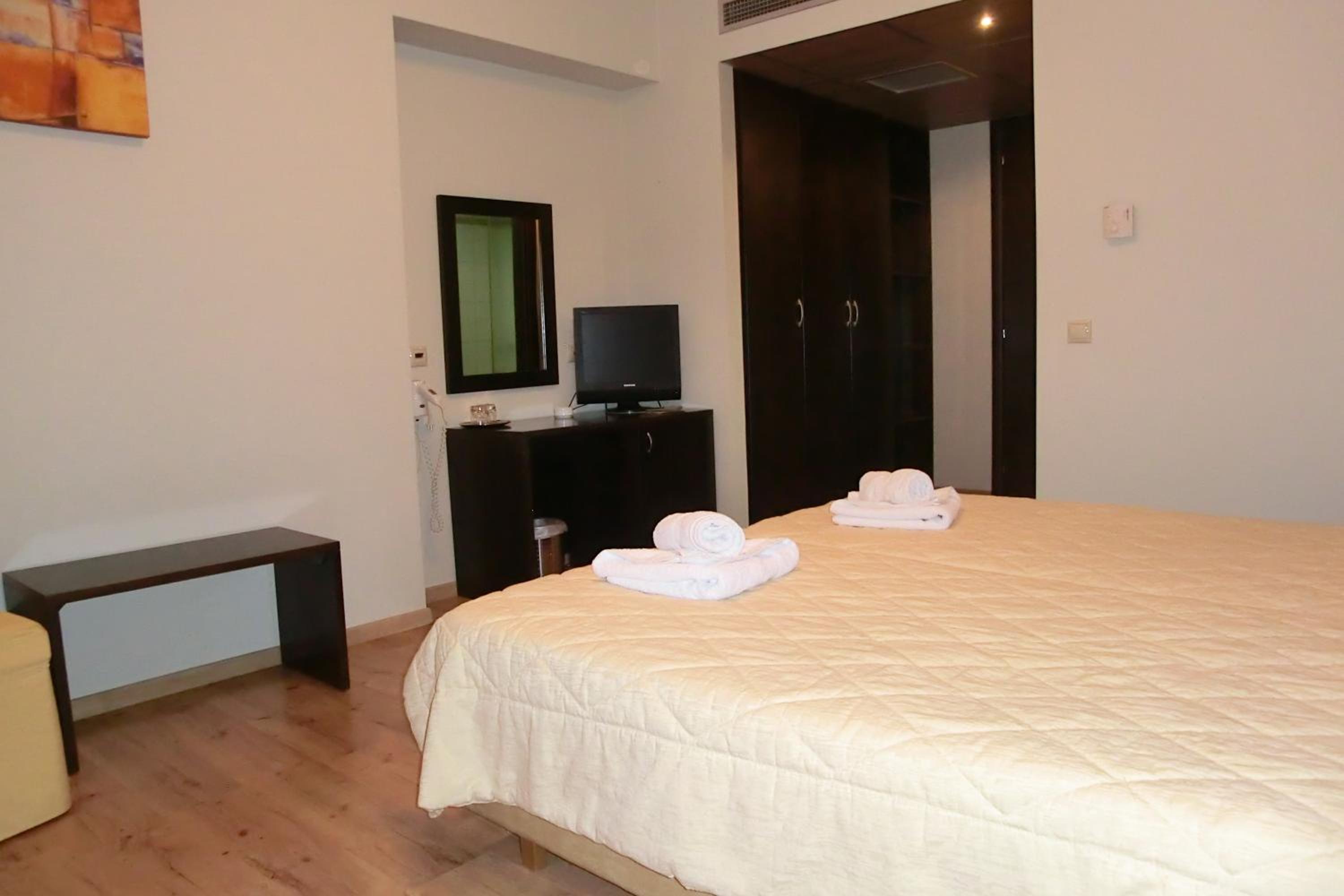 Double or Twin Room - Photo 2