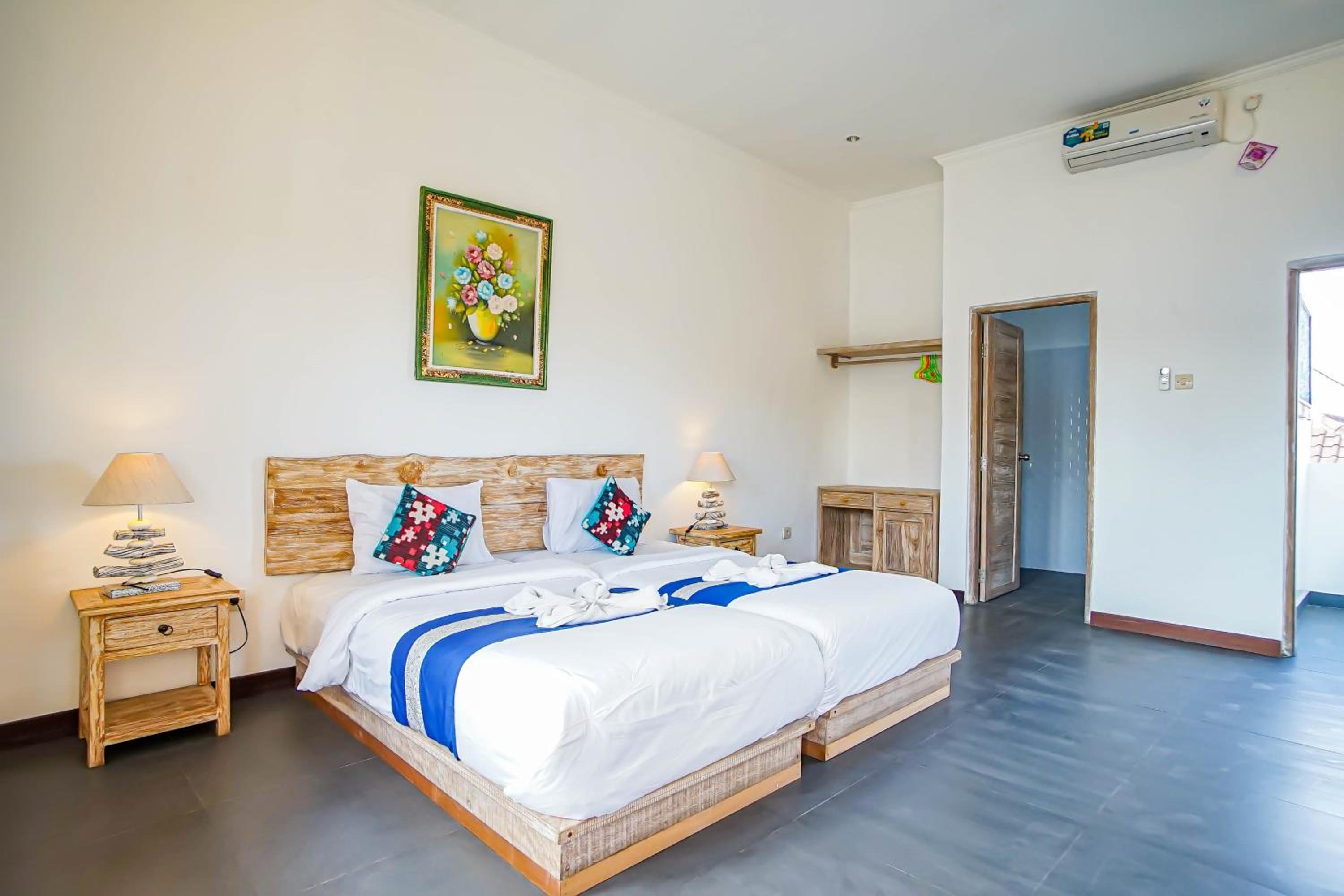 Deluxe Double Room with Balcony - Photo 4