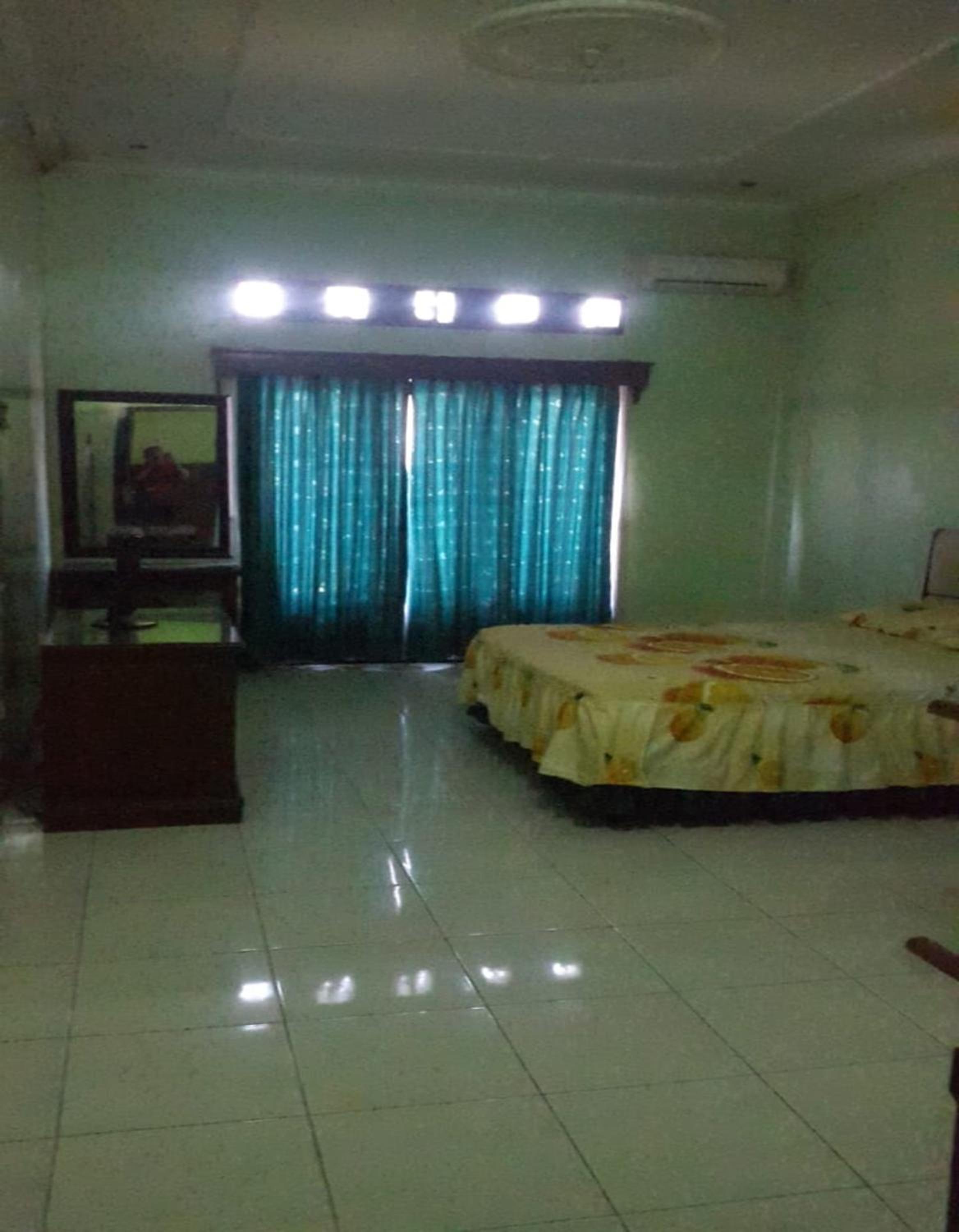 Standard Family Room - Photo 6