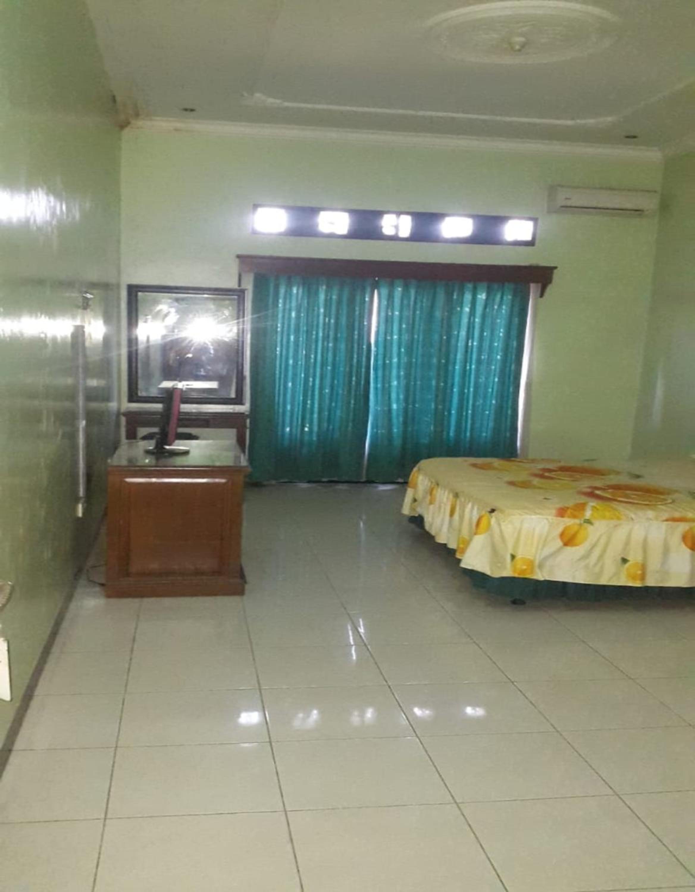 Standard Family Room - Photo 2