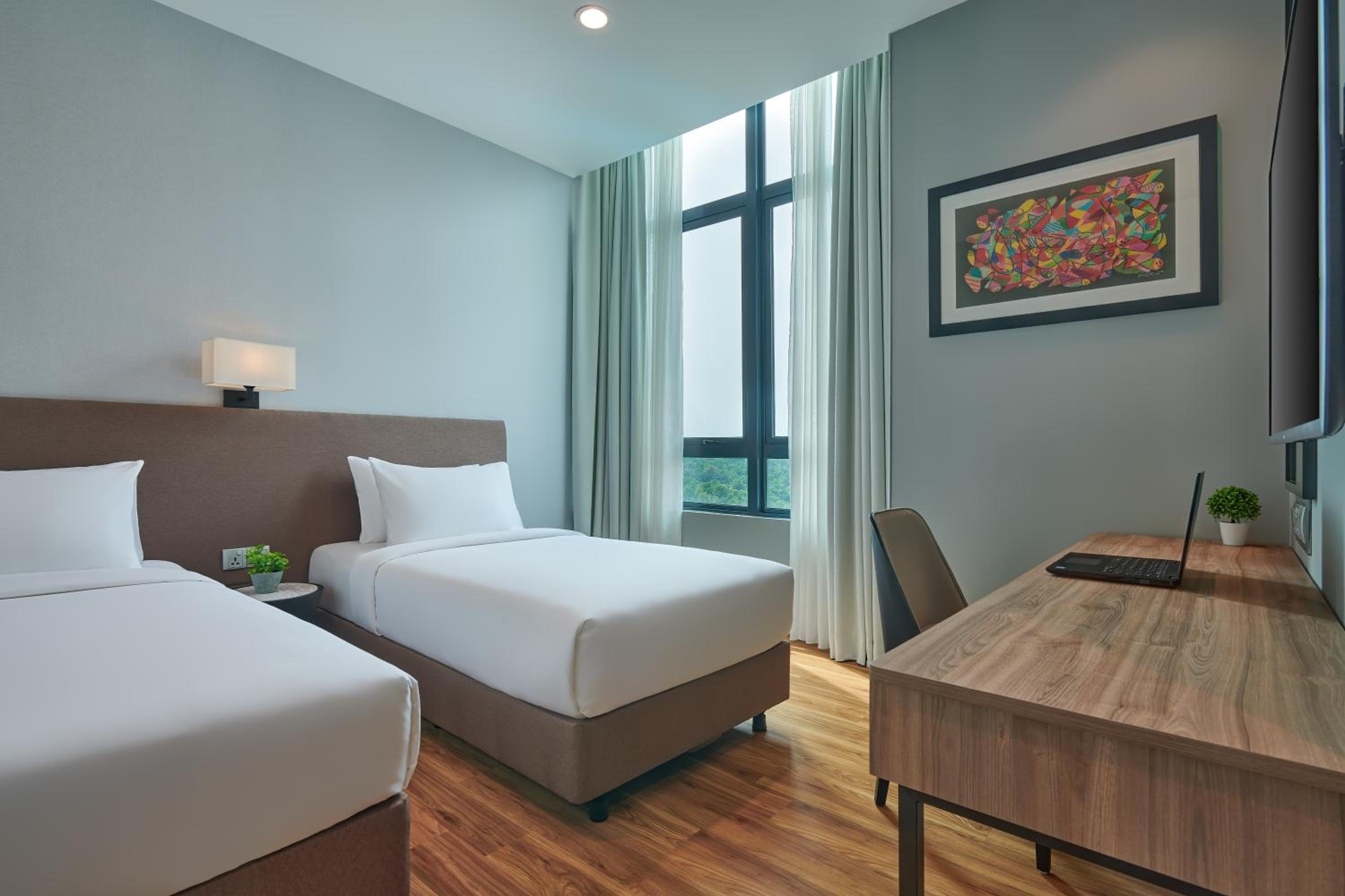Superior Apartment with One Queen Bed and Two Single Beds - Photo 6