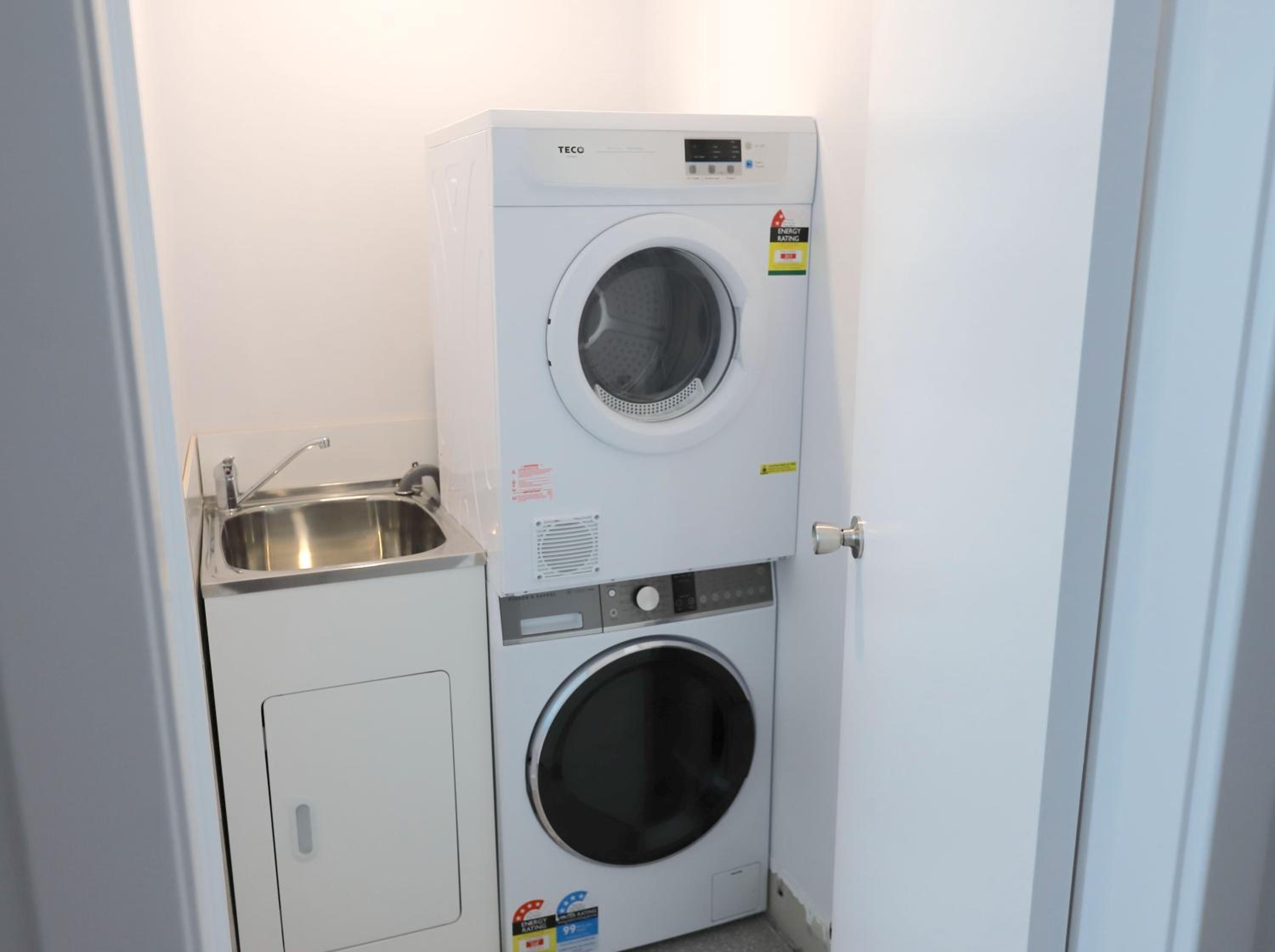 Standard Twin Room - Photo 4
