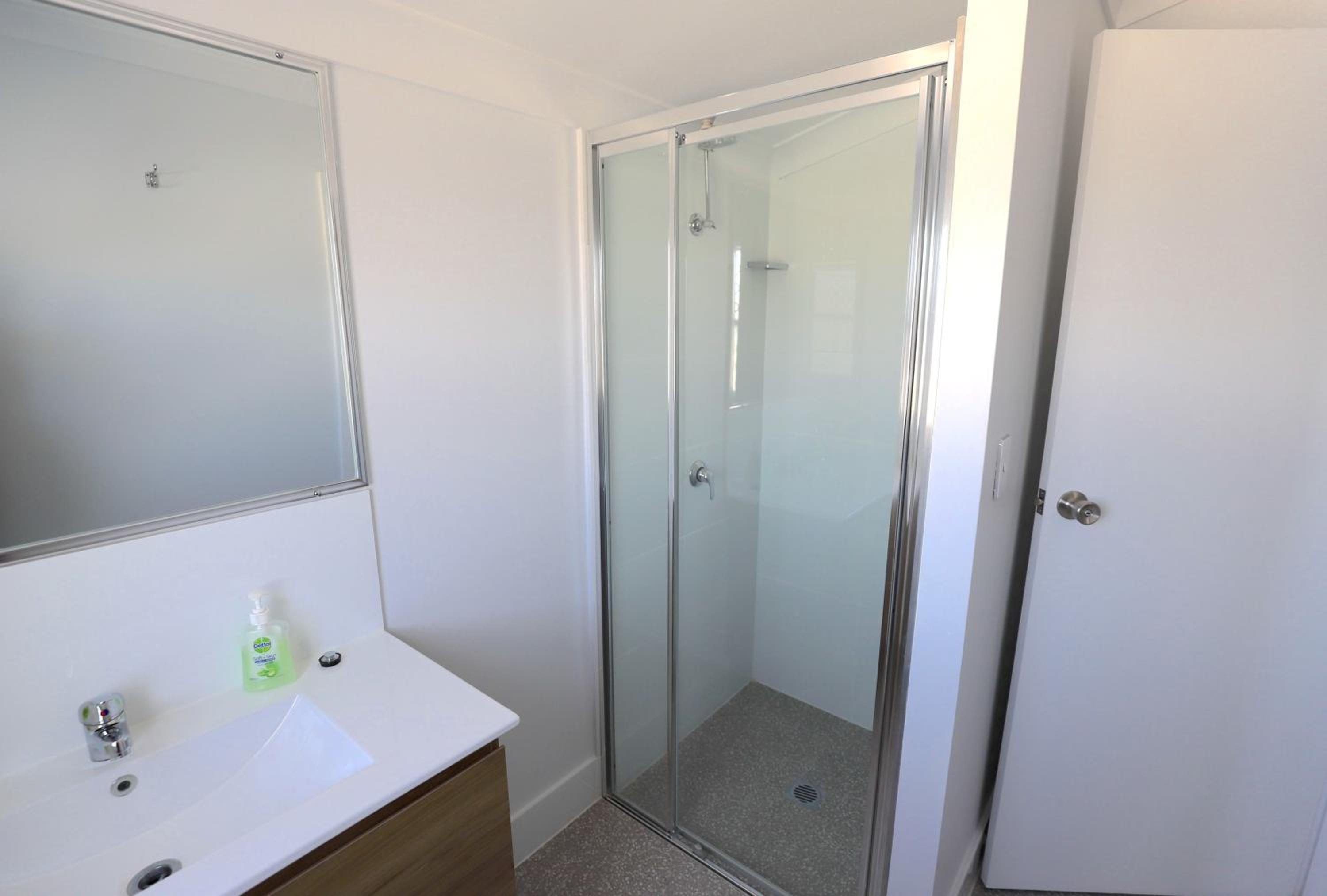 Standard Twin Room - Photo 3