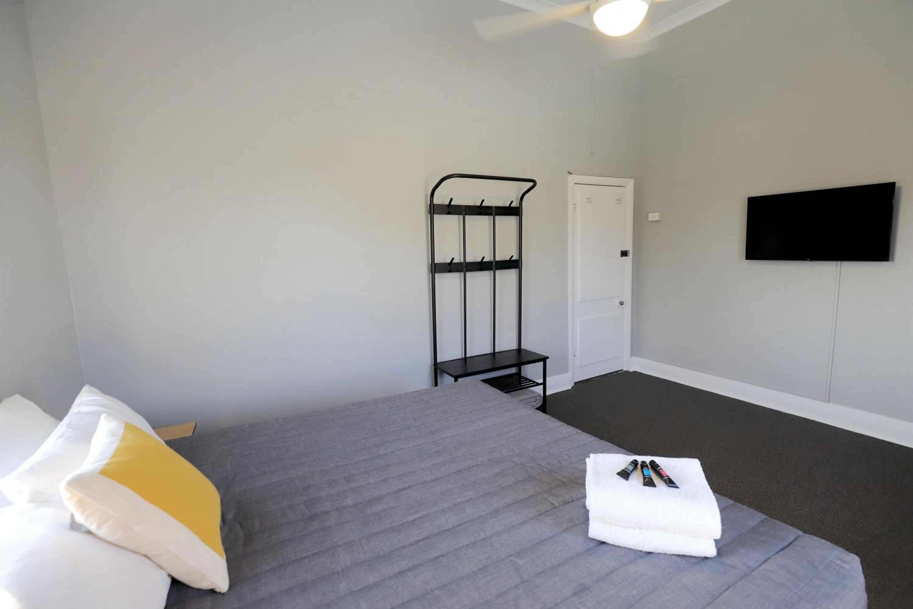 Standard King Room - Photo 1