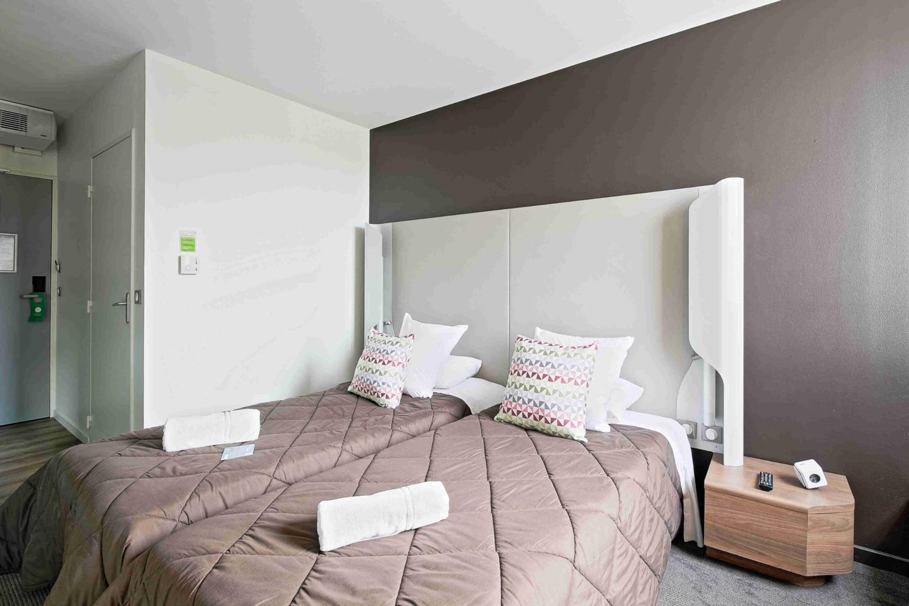Standard Twin Room - Photo 3
