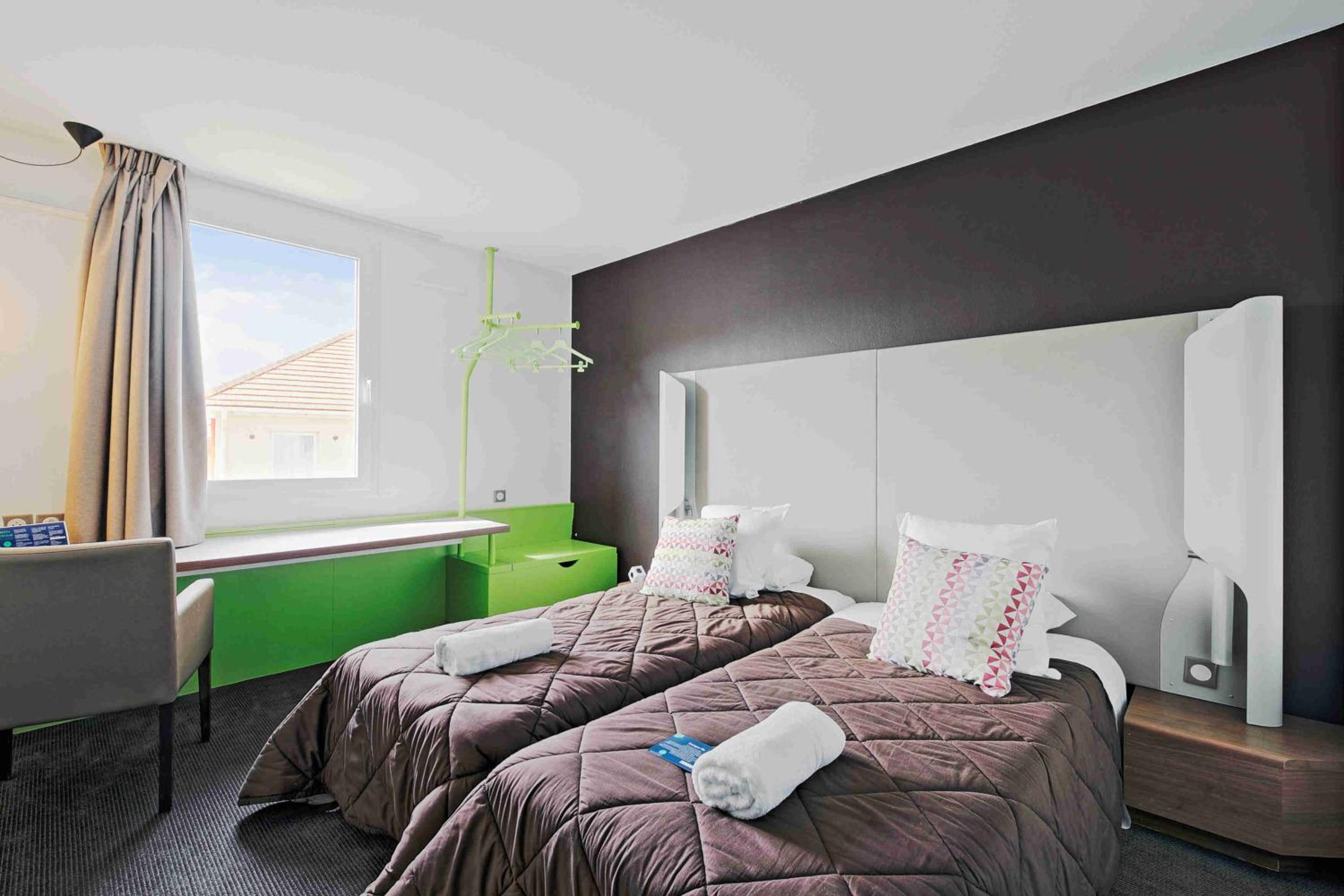 Standard Twin Room - Photo 4
