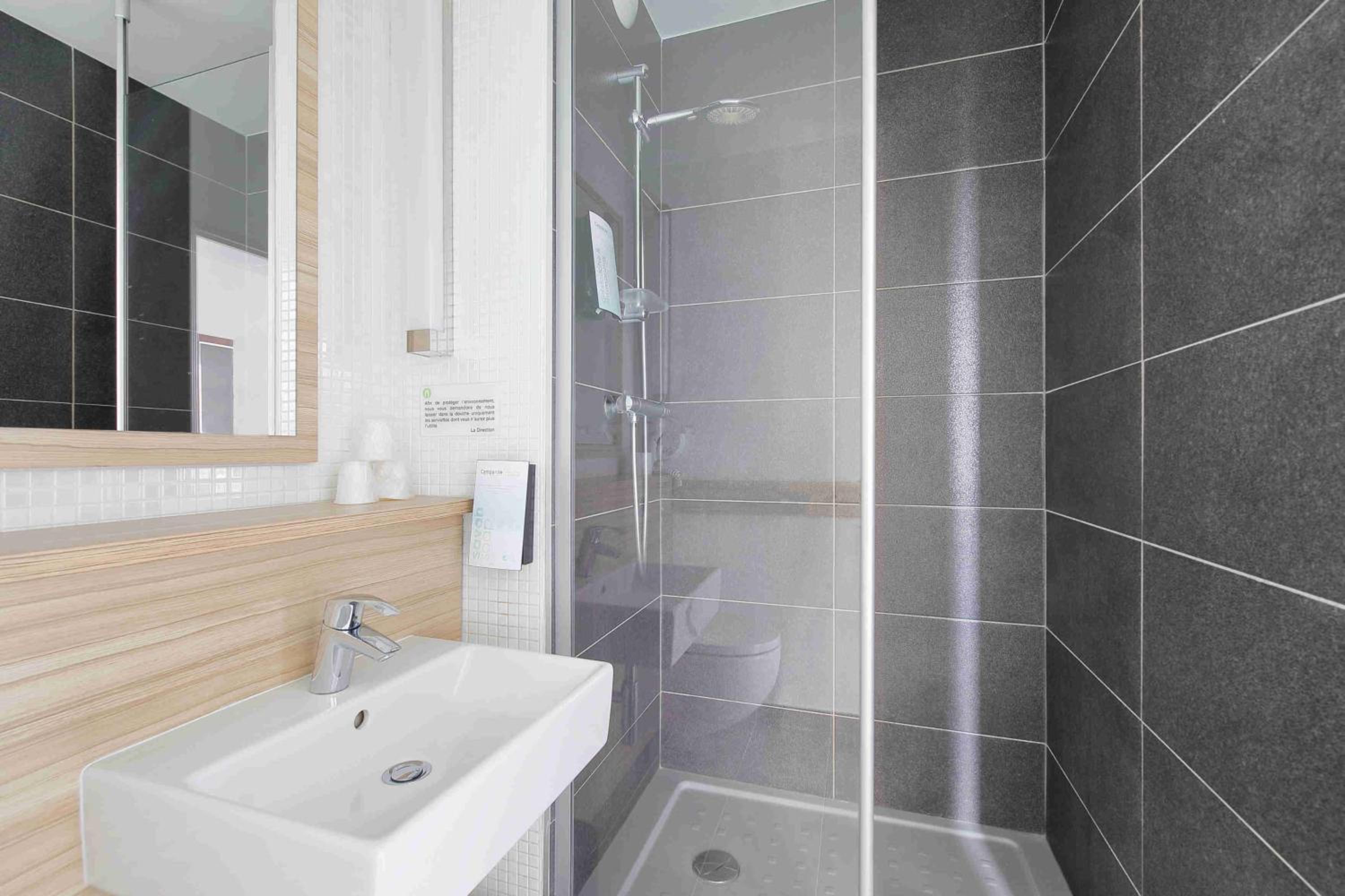 Standard Double Room - Photo 4