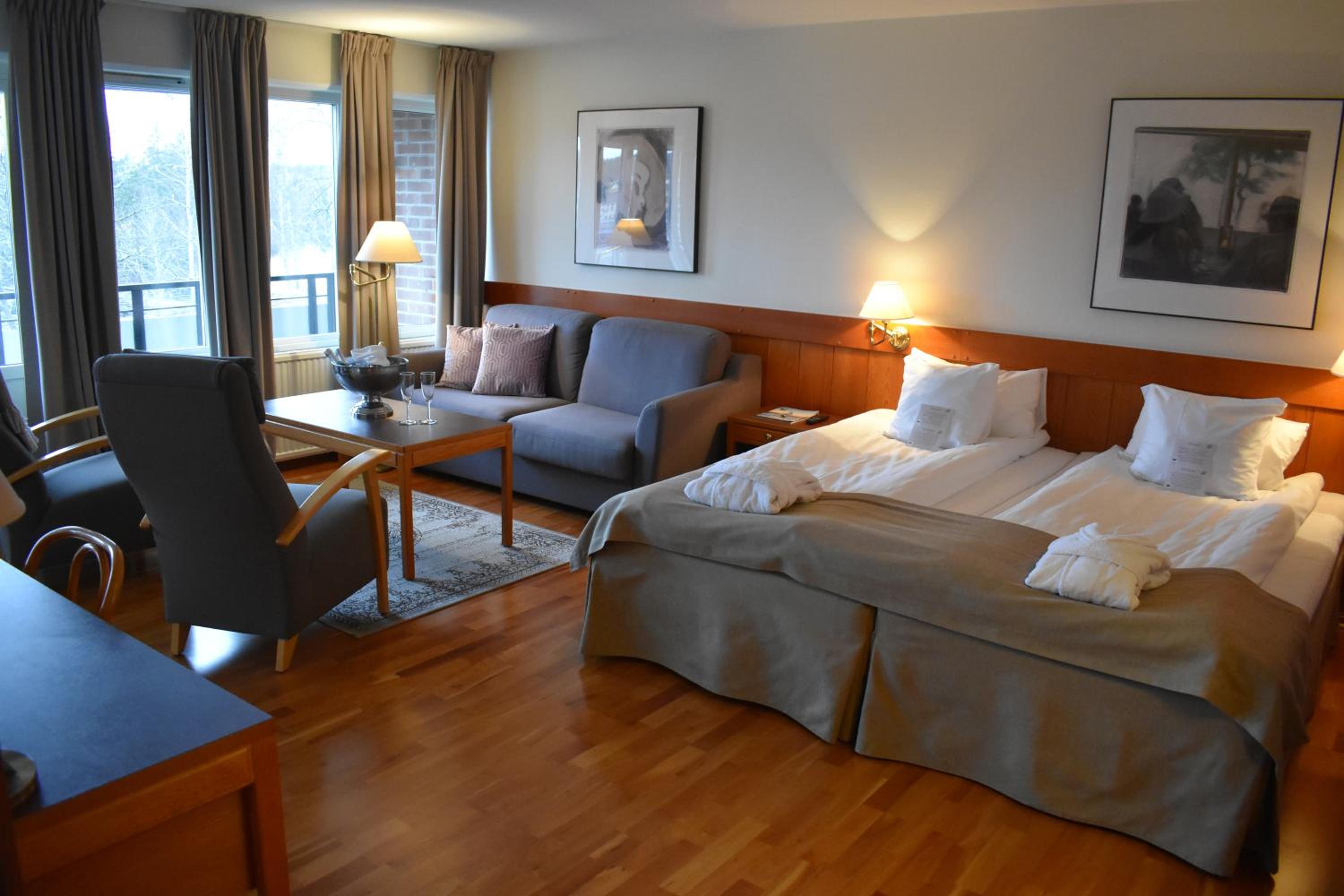 Junior Suite with Lake View