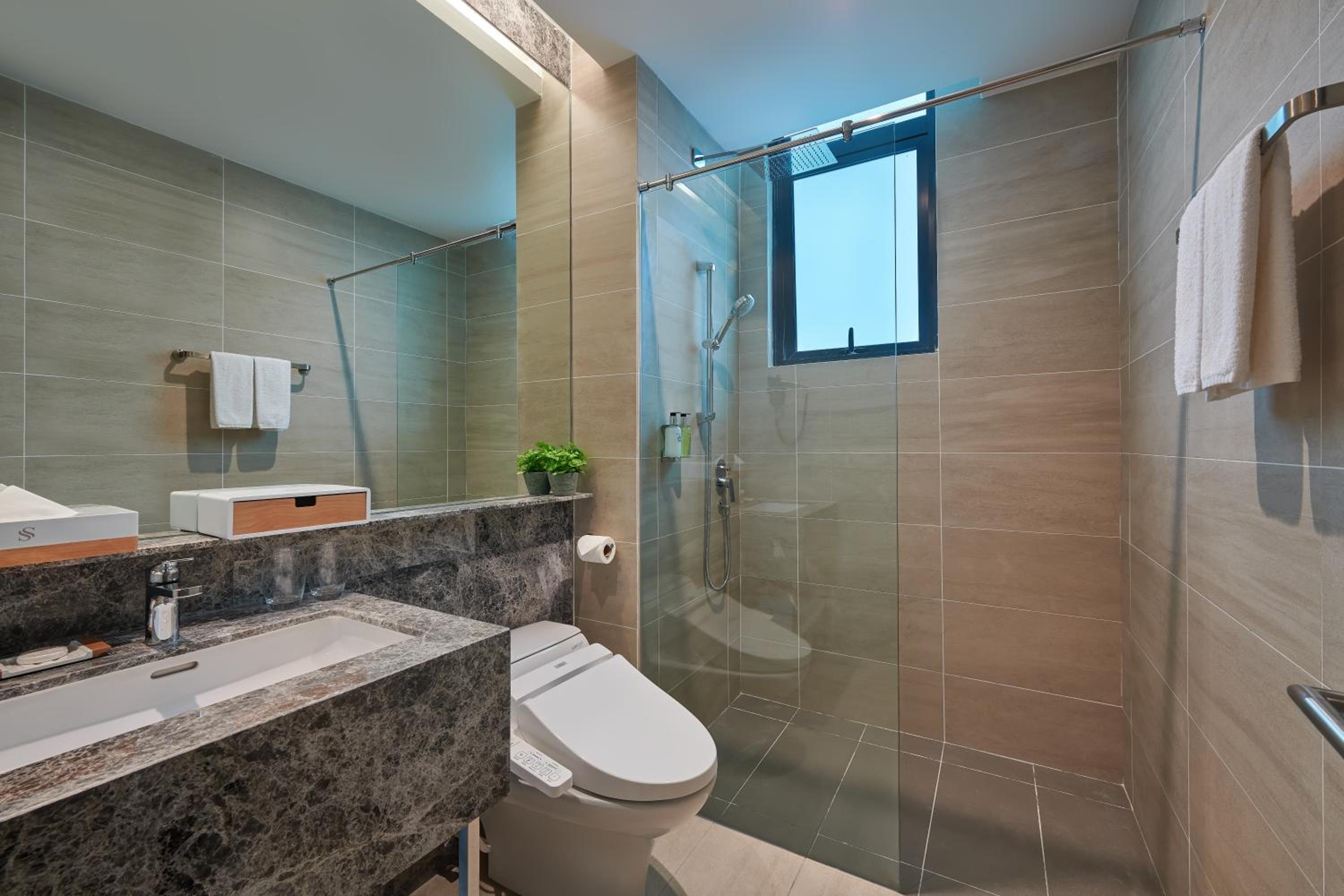 Two-Bedroom Superior Apartment - Photo 7