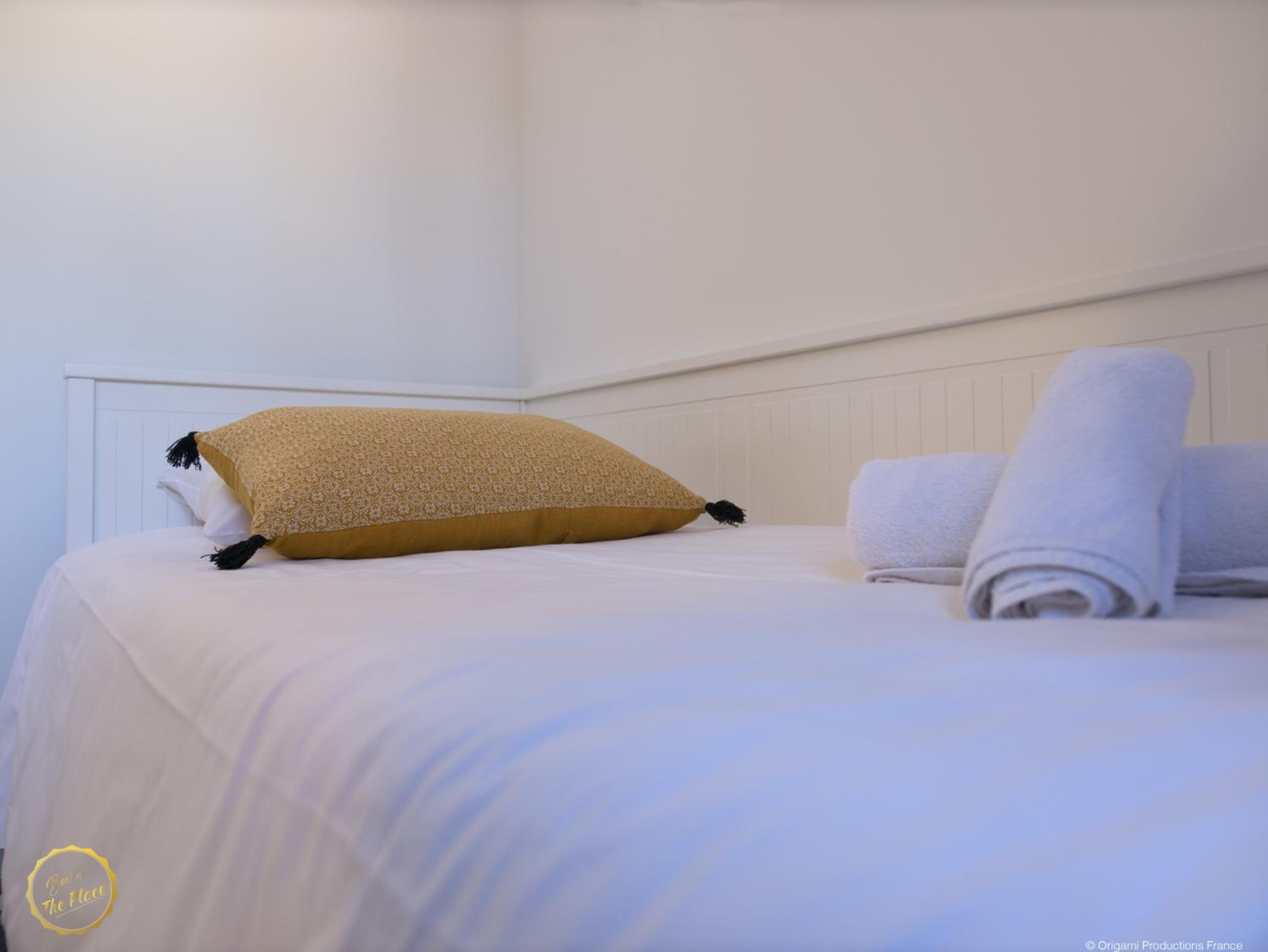 Four-Bedroom Apartment - Photo 4