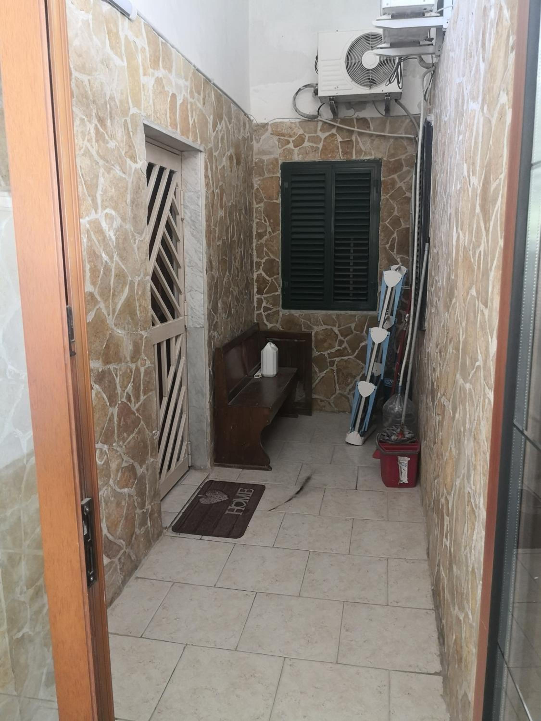 One-Bedroom House - Photo 13