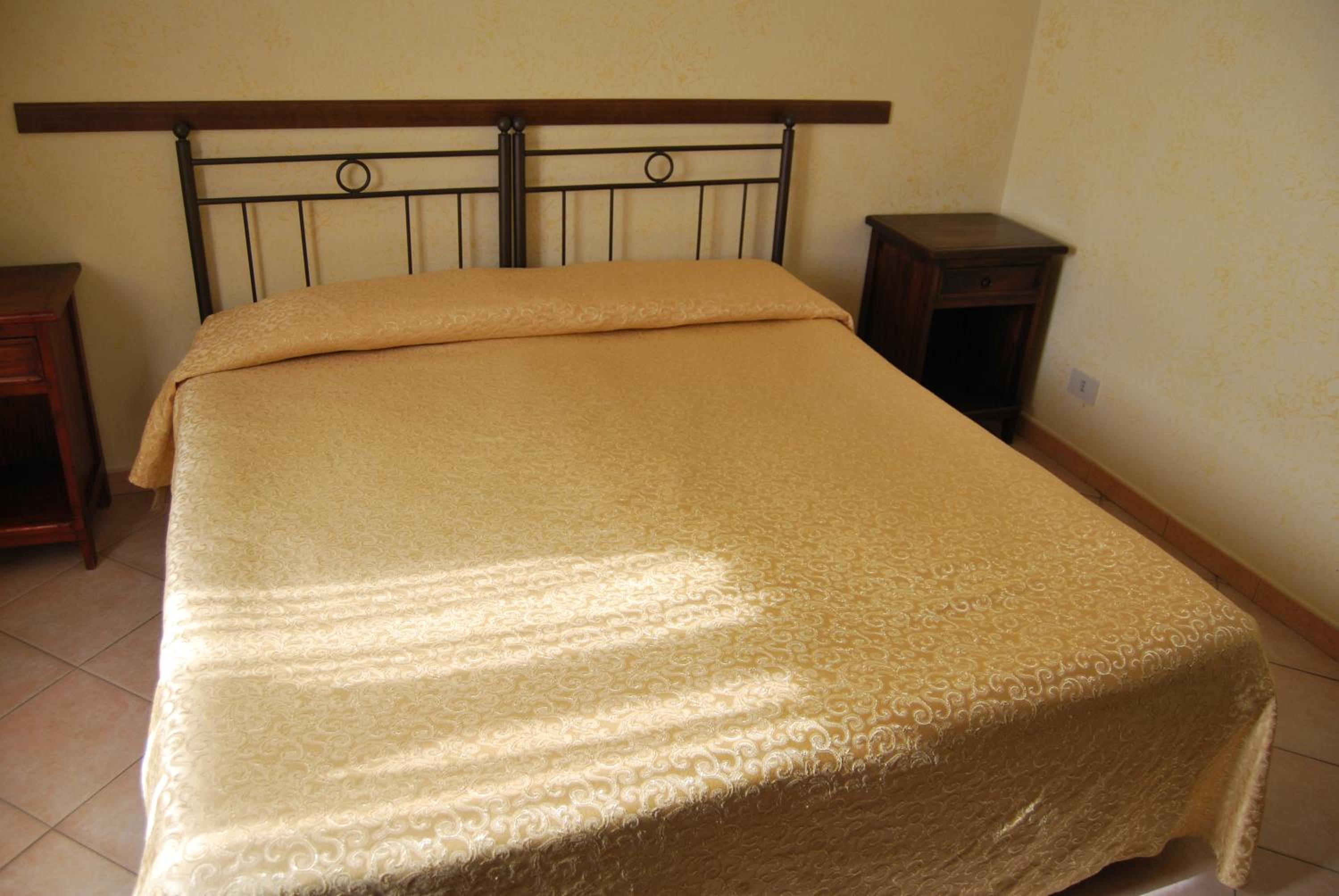Double or Twin Room - Photo 4