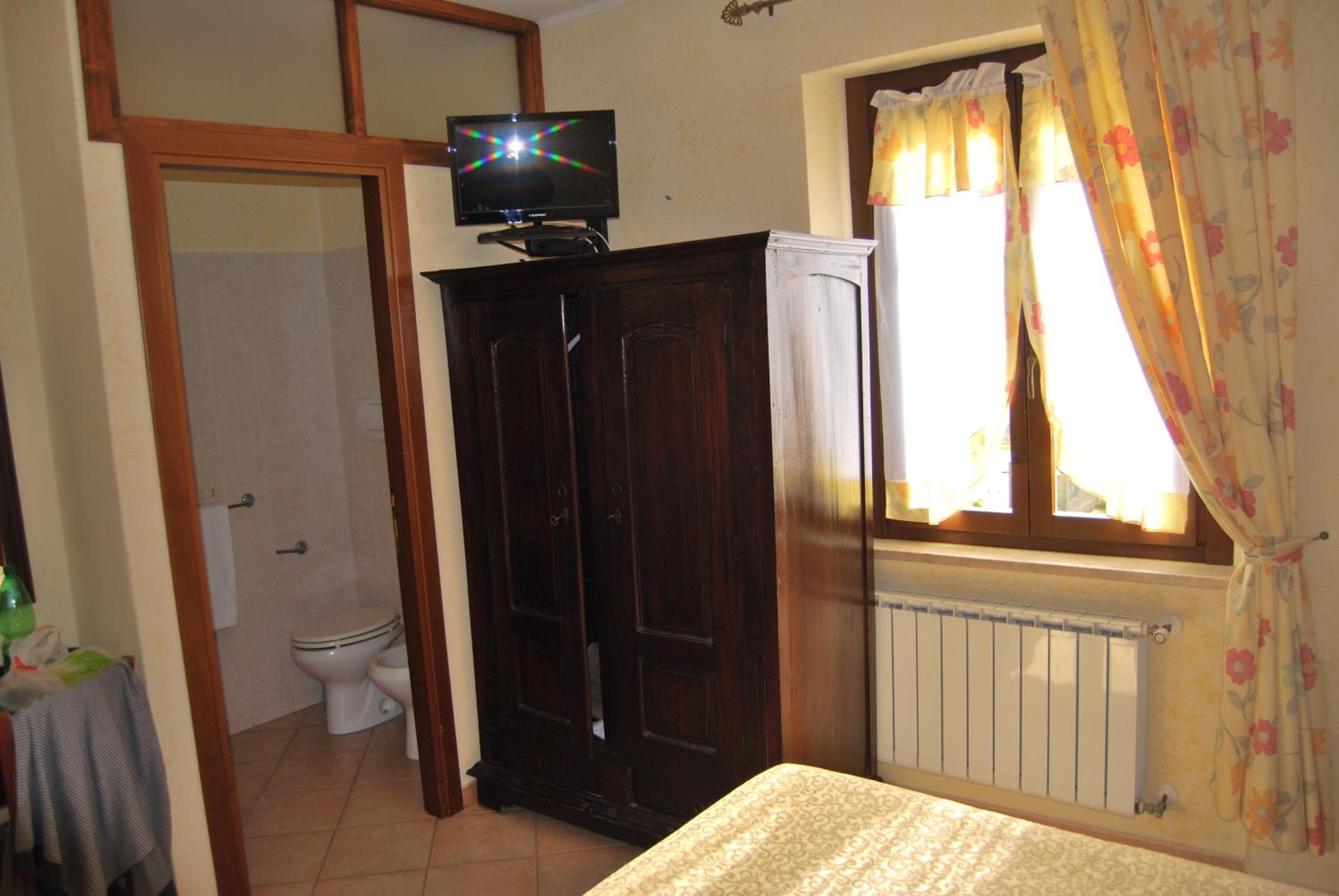 Double or Twin Room - Photo 3