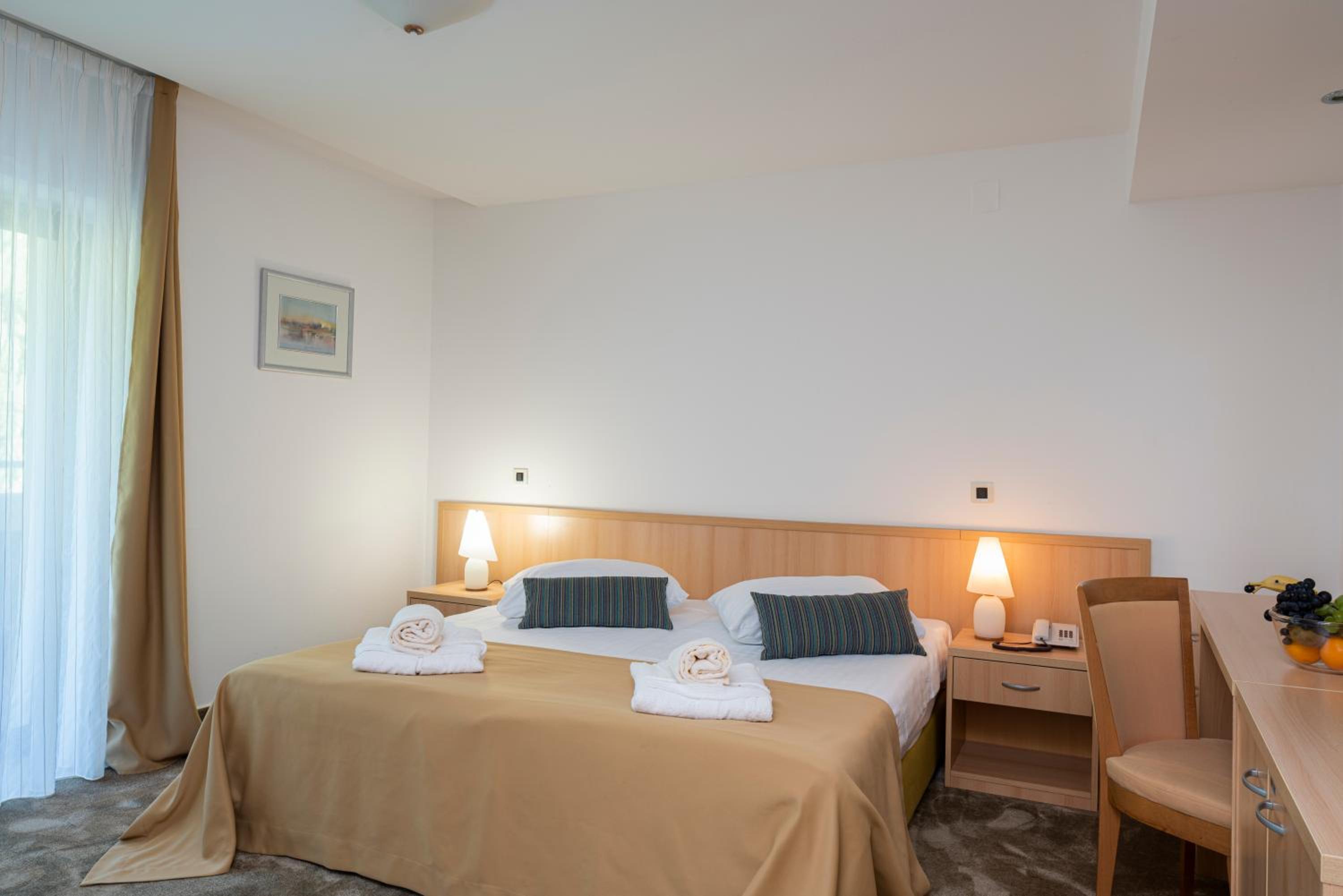 Double or Twin Room with Balcony - Photo 18